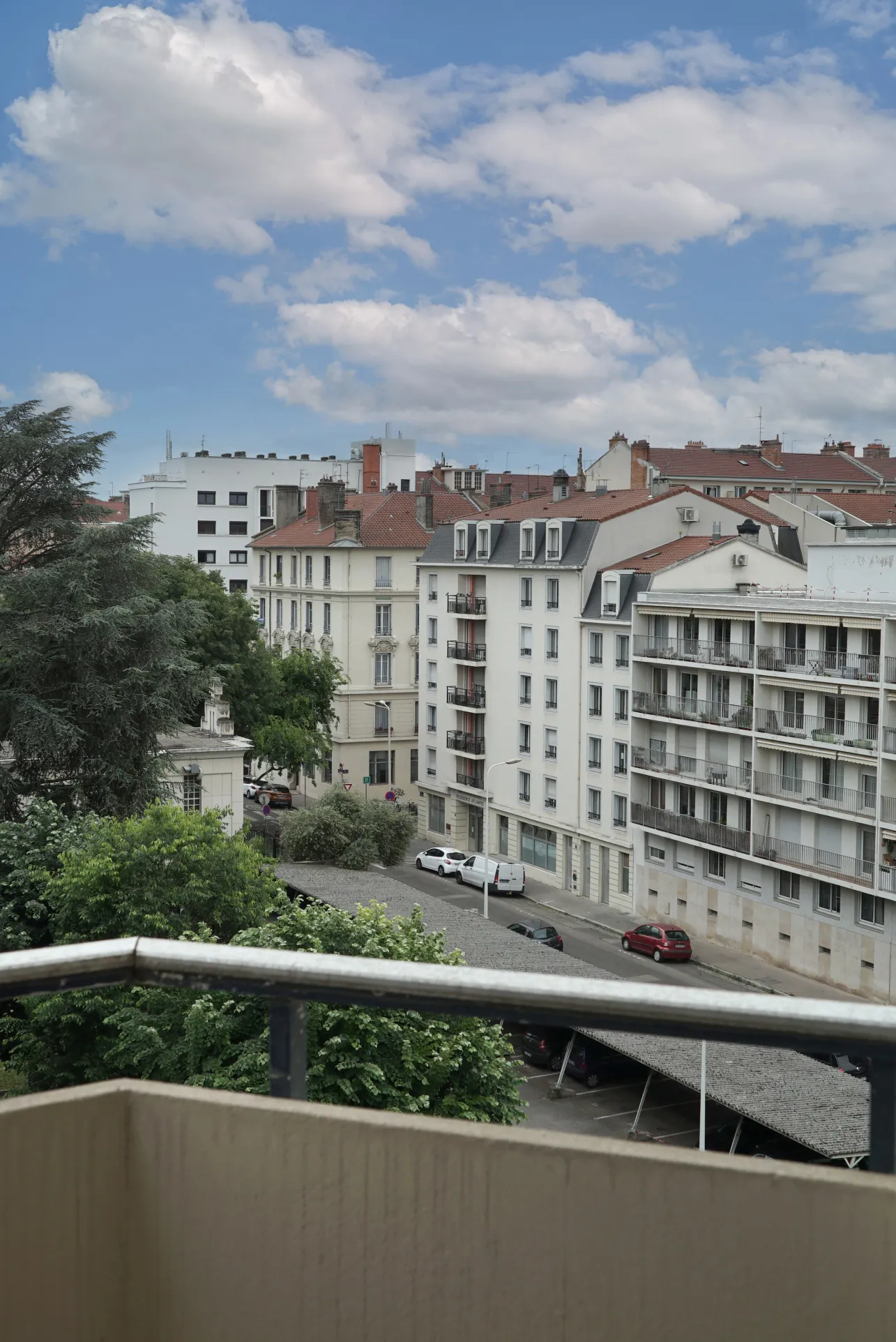 Appartement 2 pièces de 49 m² à Lyon 7ème avec loggia et garage 