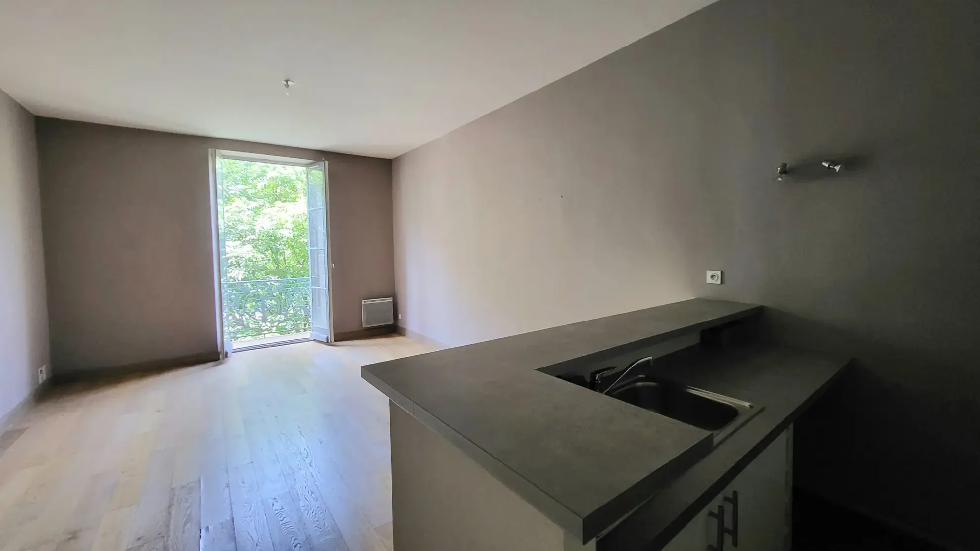 Appartement 3 pièces lumineux de 75 m² Nîmes Écusson