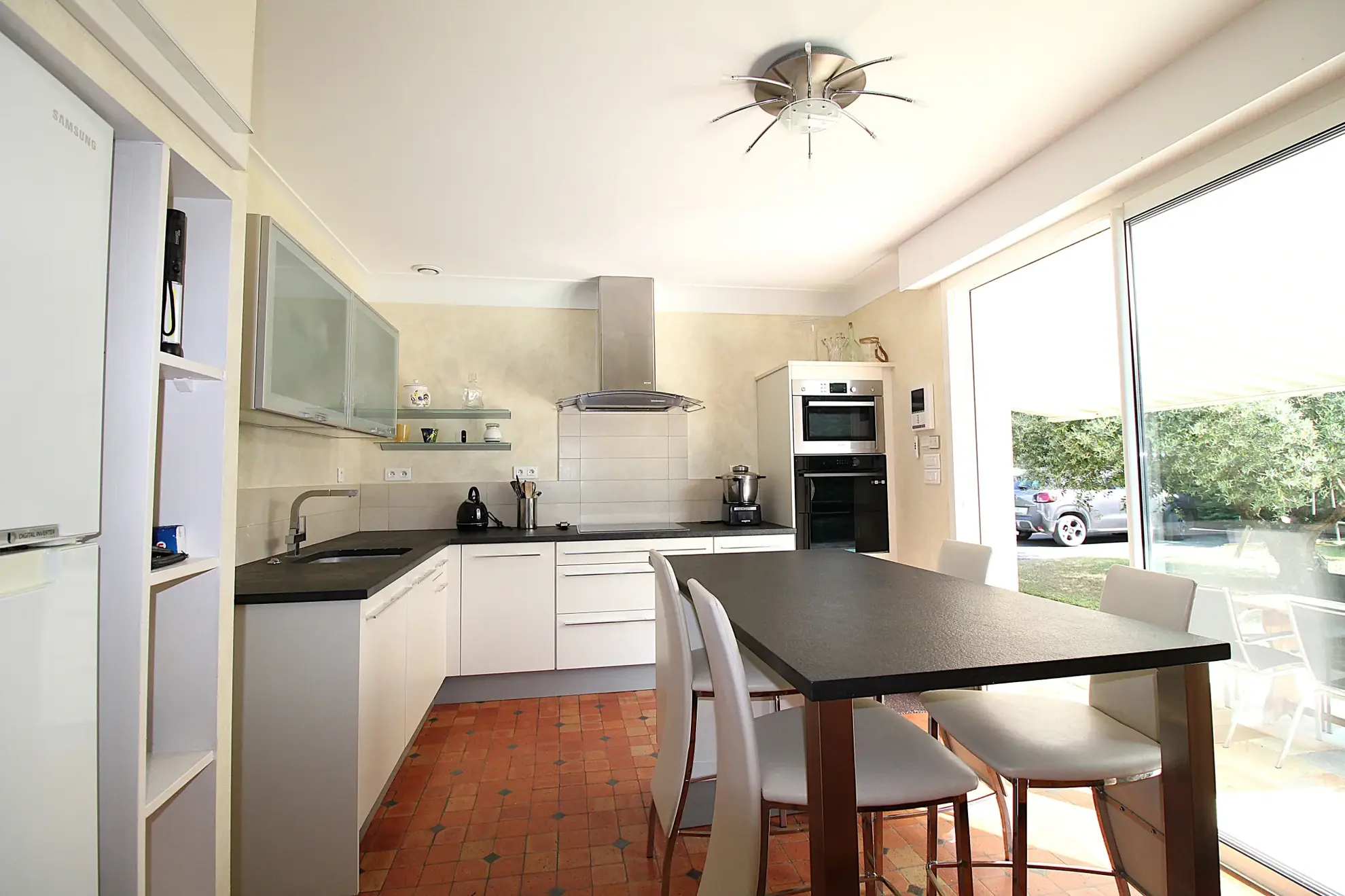 Spacieuse maison avec piscine à Fontaine-Guérin, 3 chambres, terrain de 1400 m² 