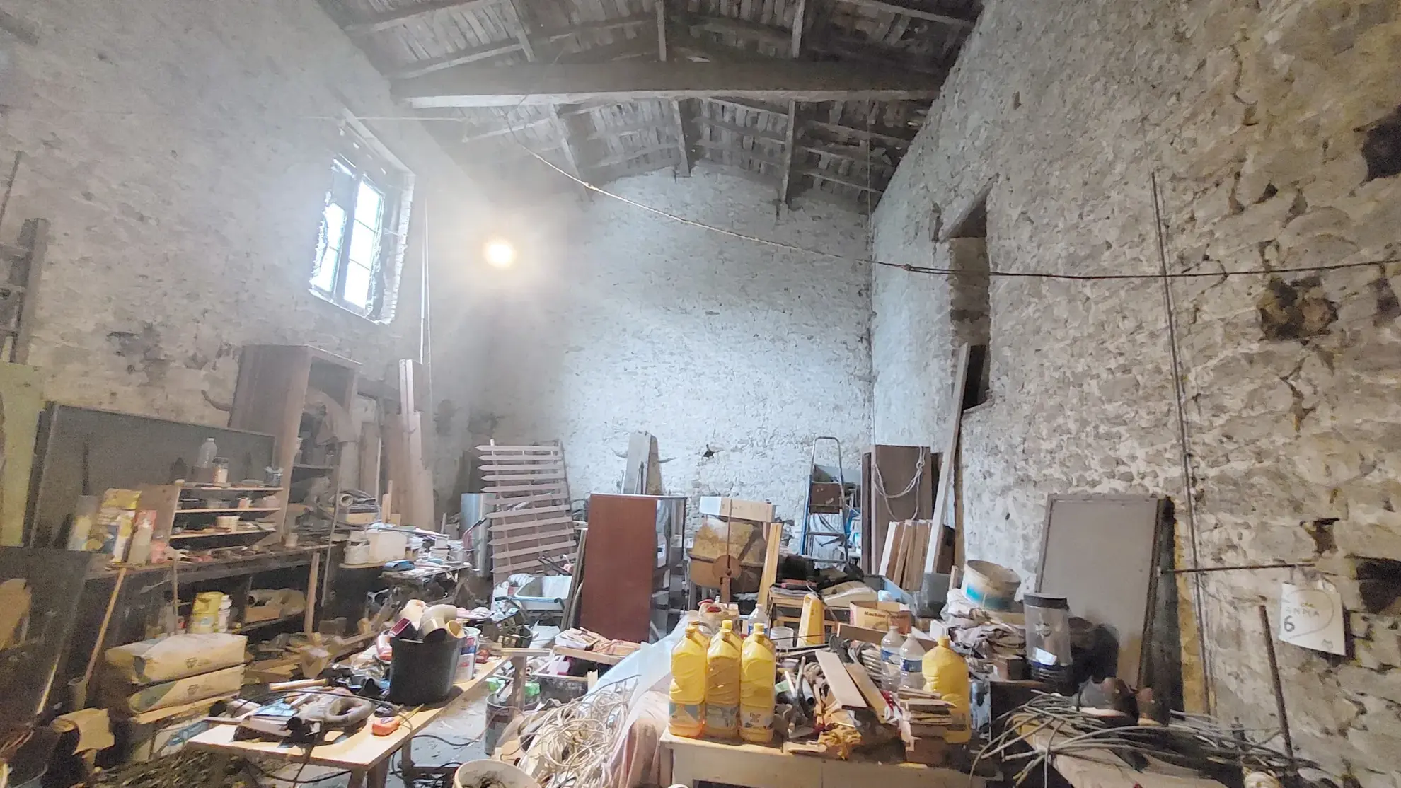 Maison en pierre de 110 m² à rénover avec grand jardin près de La Réole 