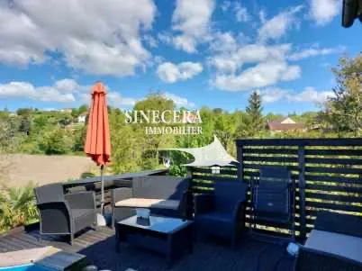 Belle maison en pierre avec vue panoramique et piscine à Tocane St Apre 