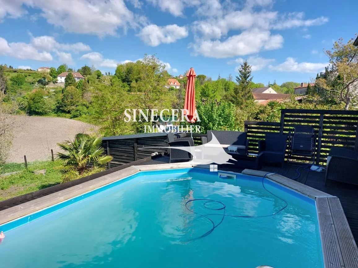Belle maison en pierre avec vue panoramique et piscine à Tocane St Apre