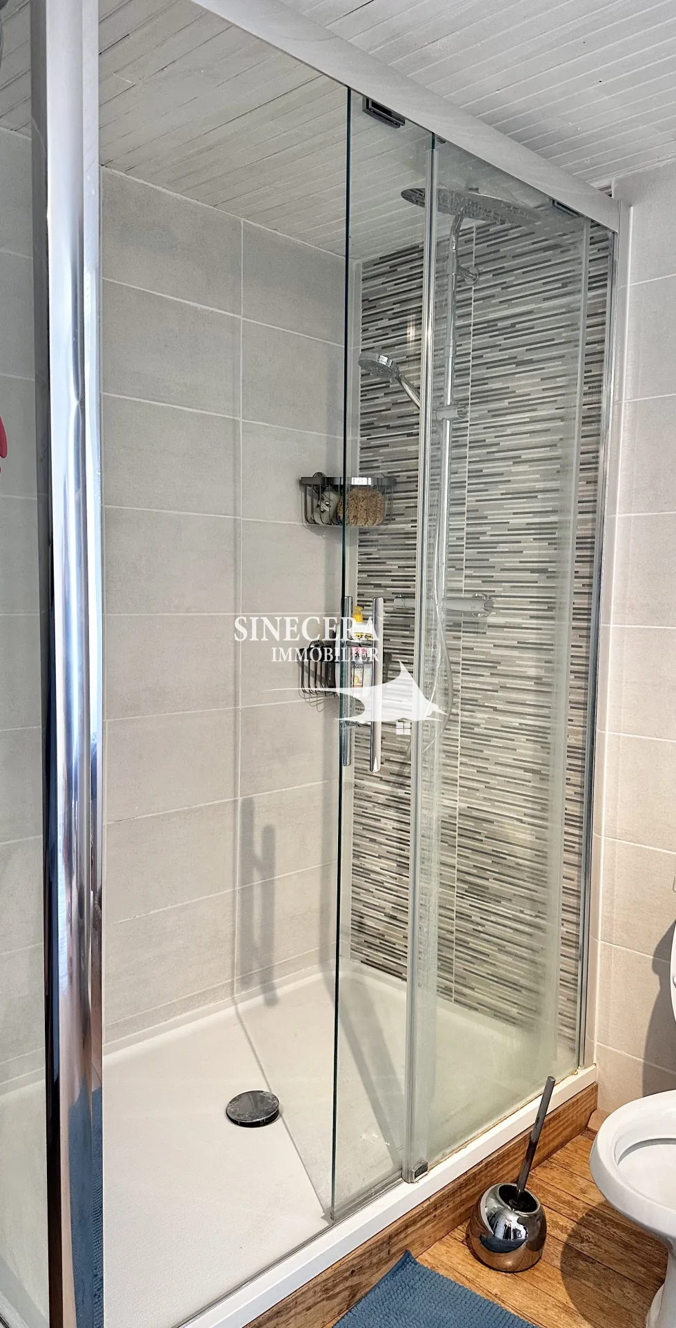 Belle maison en pierre avec vue panoramique et piscine à Tocane St Apre 