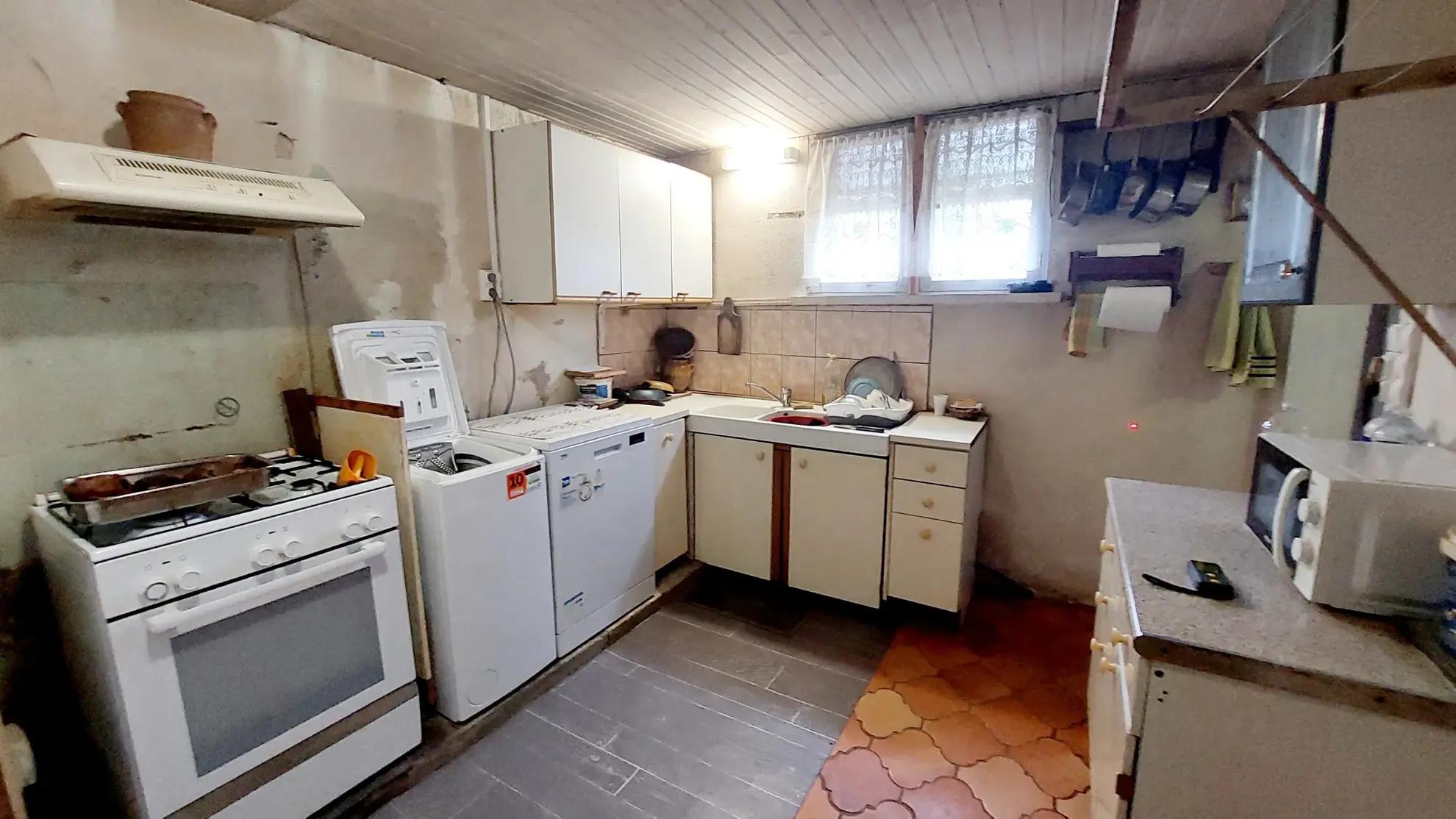 Maison en pierre de 110 m² à rénover avec grand jardin près de La Réole 