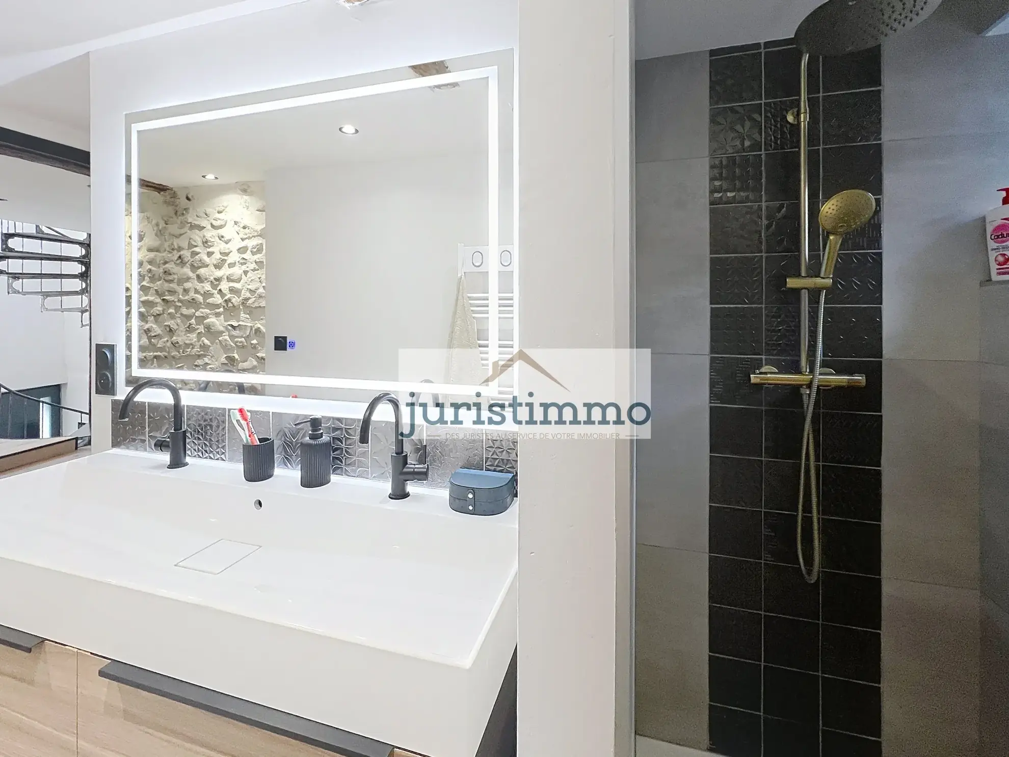 Maison provençale entièrement rénovée avec terrasse panoramique à Villedieu 