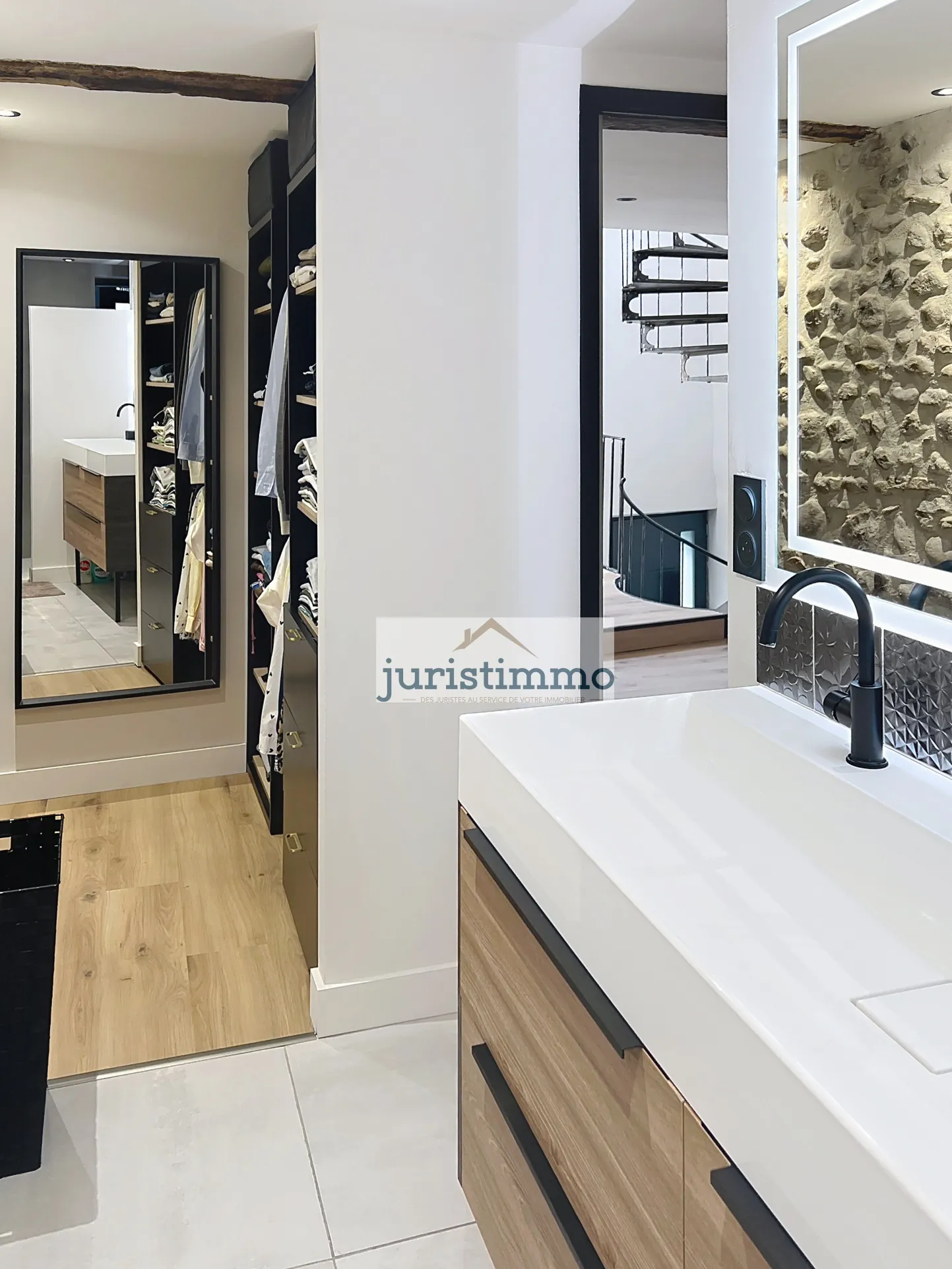 Maison provençale entièrement rénovée avec terrasse panoramique à Villedieu 