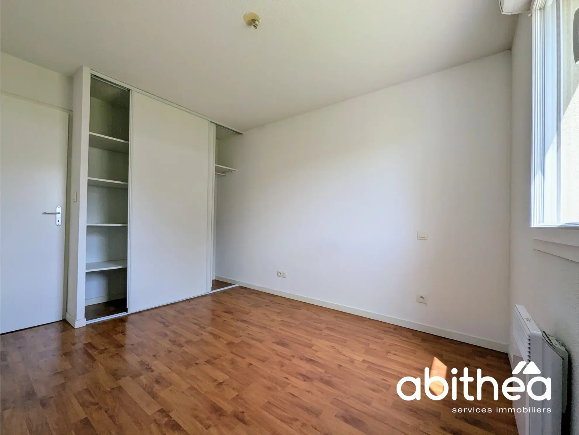 Appartement 2 pièces à Coutras de 42 m² avec terrasse et parking privé 