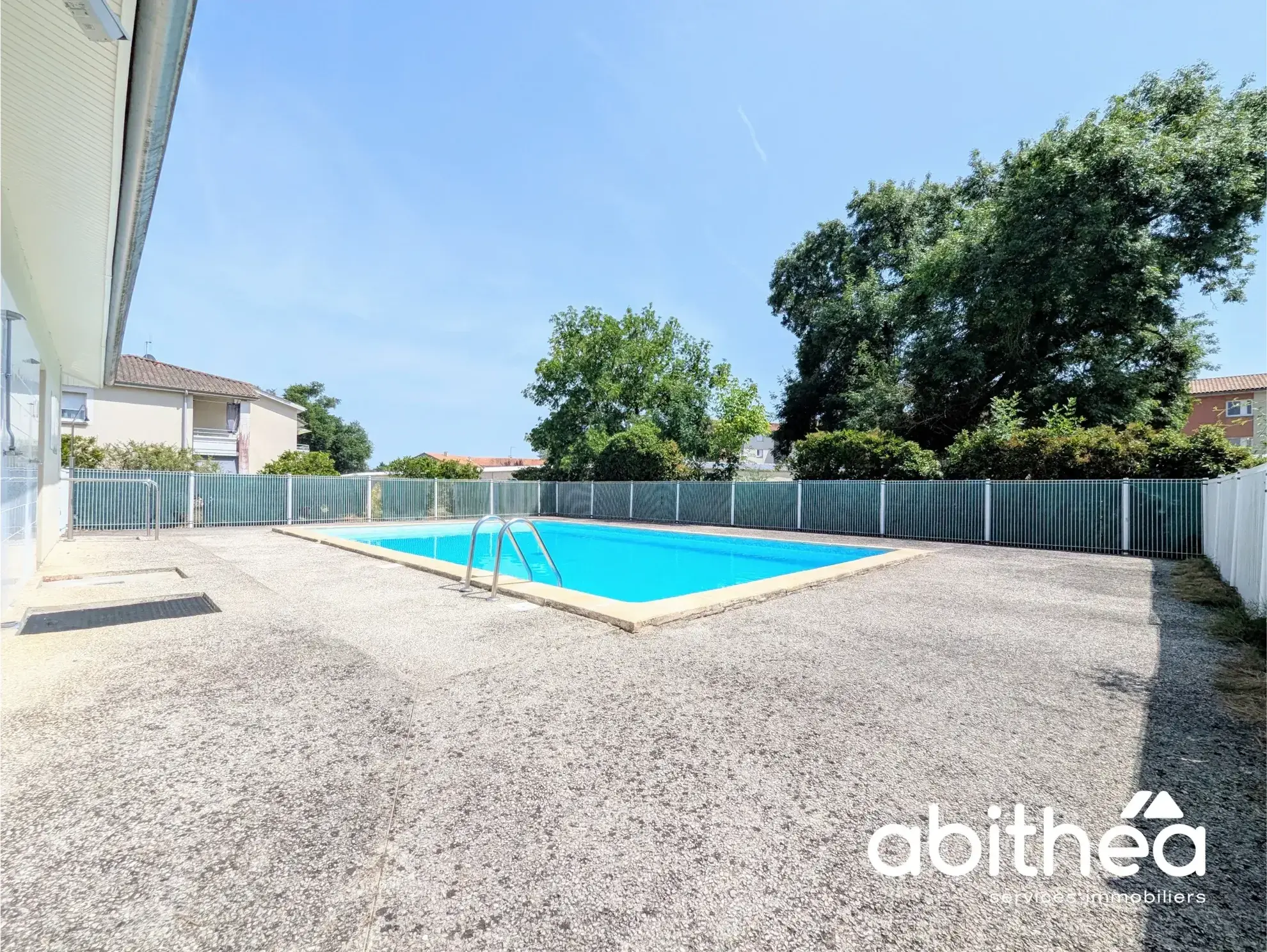 Appartement 2 pièces à Coutras de 42 m² avec terrasse et parking privé 