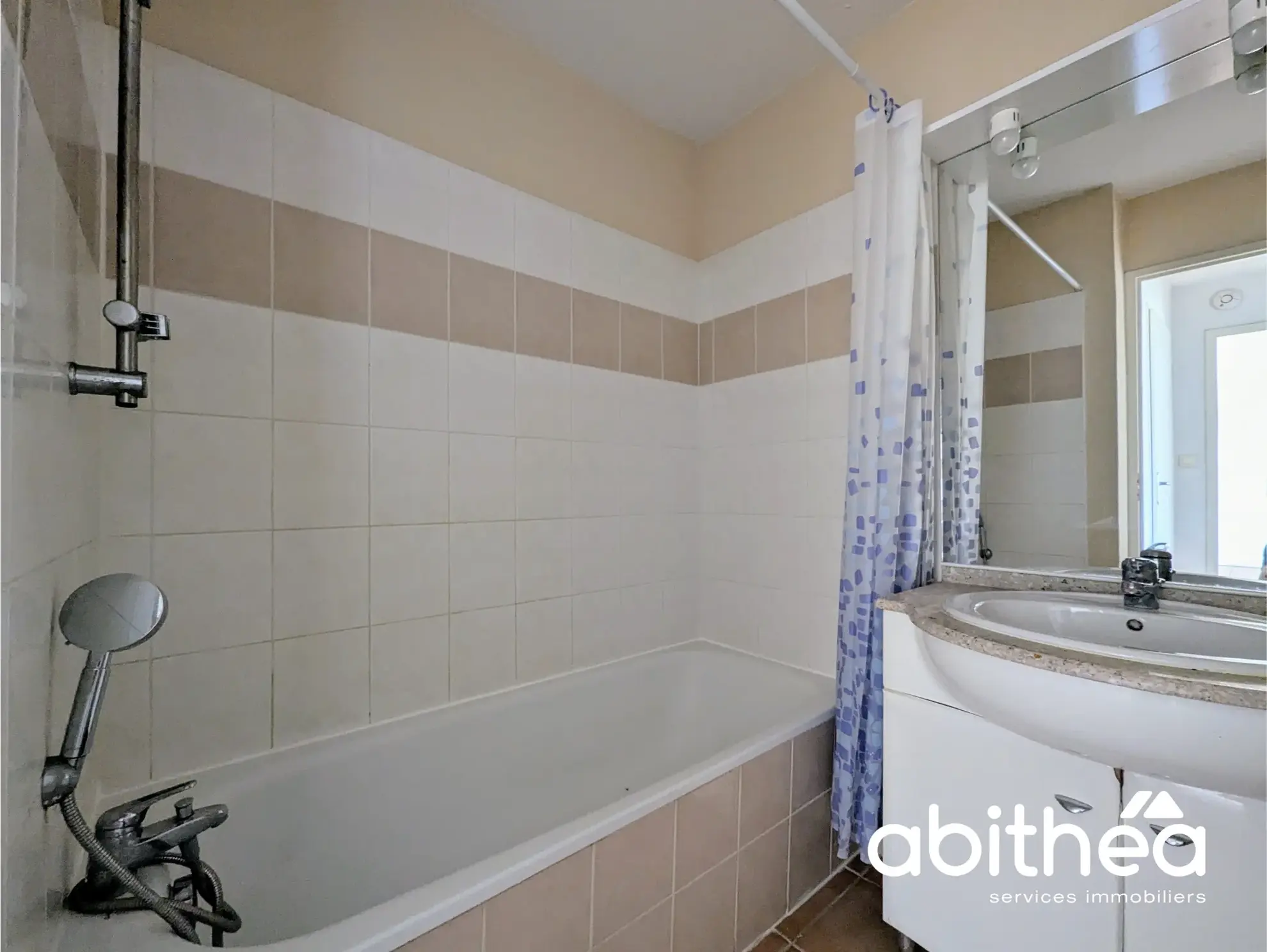 Appartement 2 pièces à Coutras de 42 m² avec terrasse et parking privé 