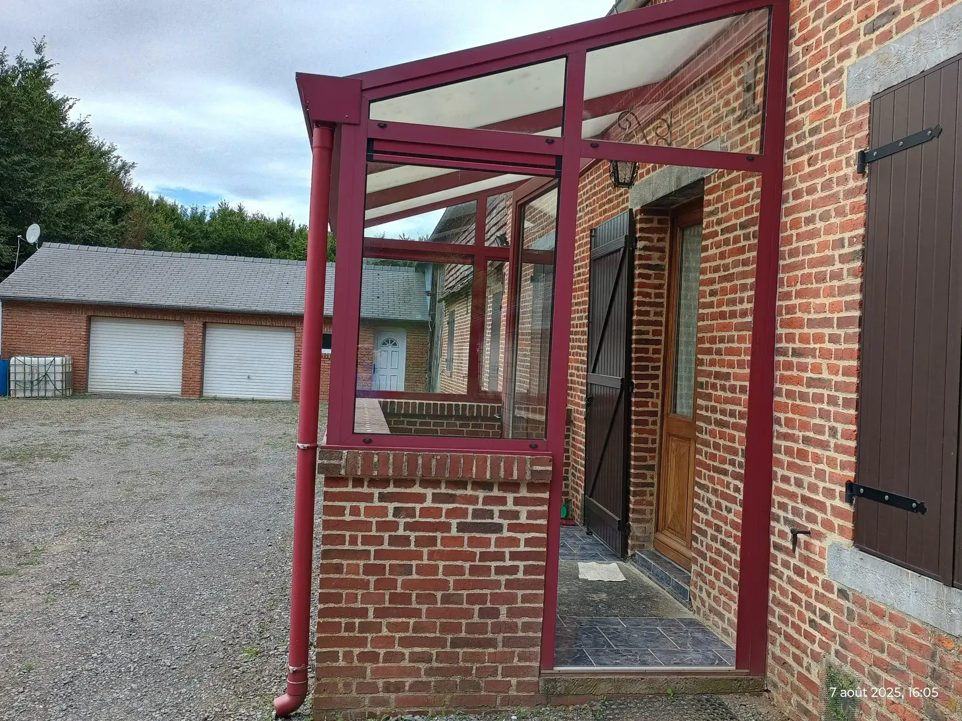 Longère typique en Aisne avec 1,23 ha de terrain et potentiel d'aménagement 