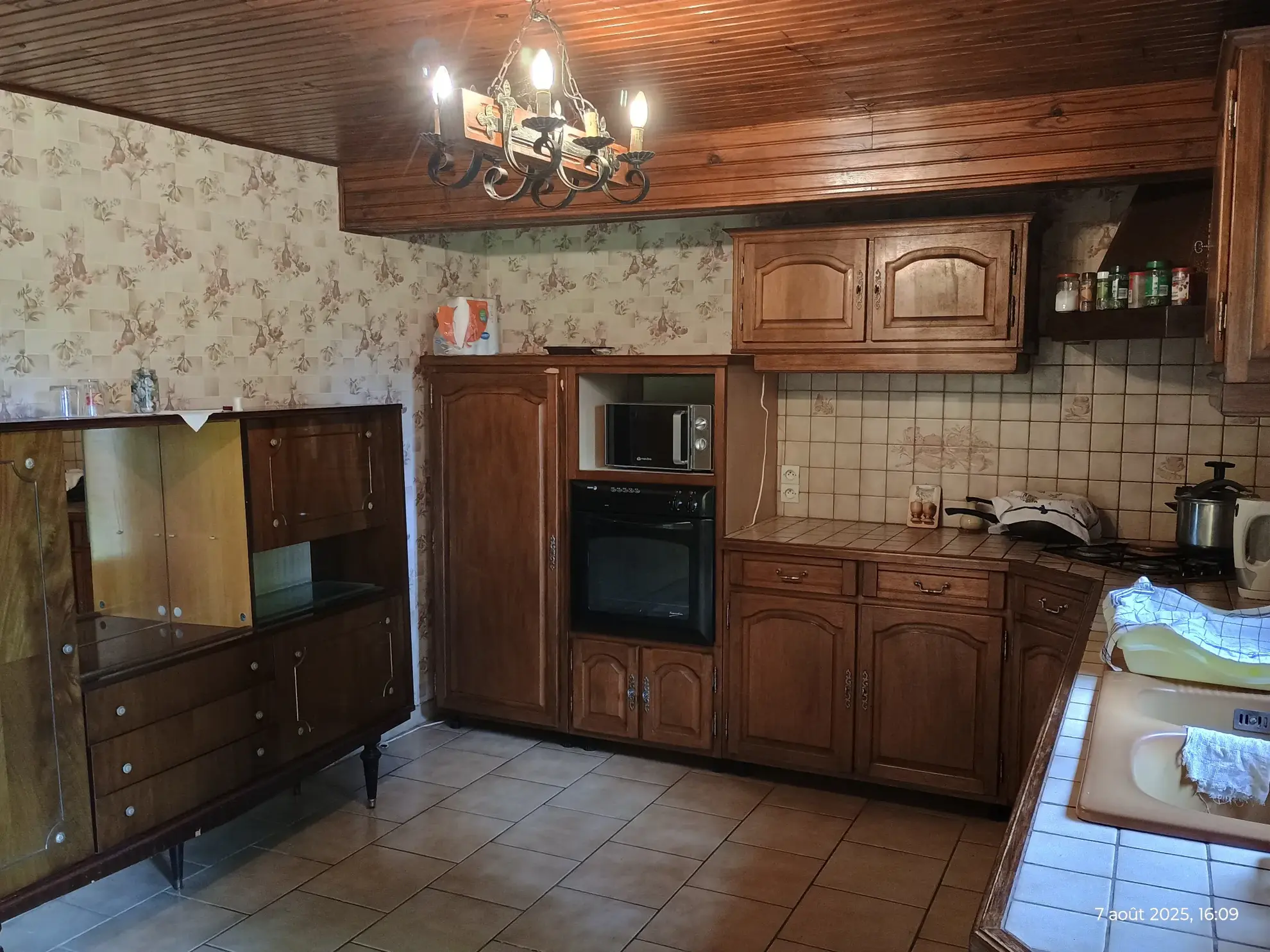 Longère typique en Aisne avec 1,23 ha de terrain et potentiel d'aménagement 