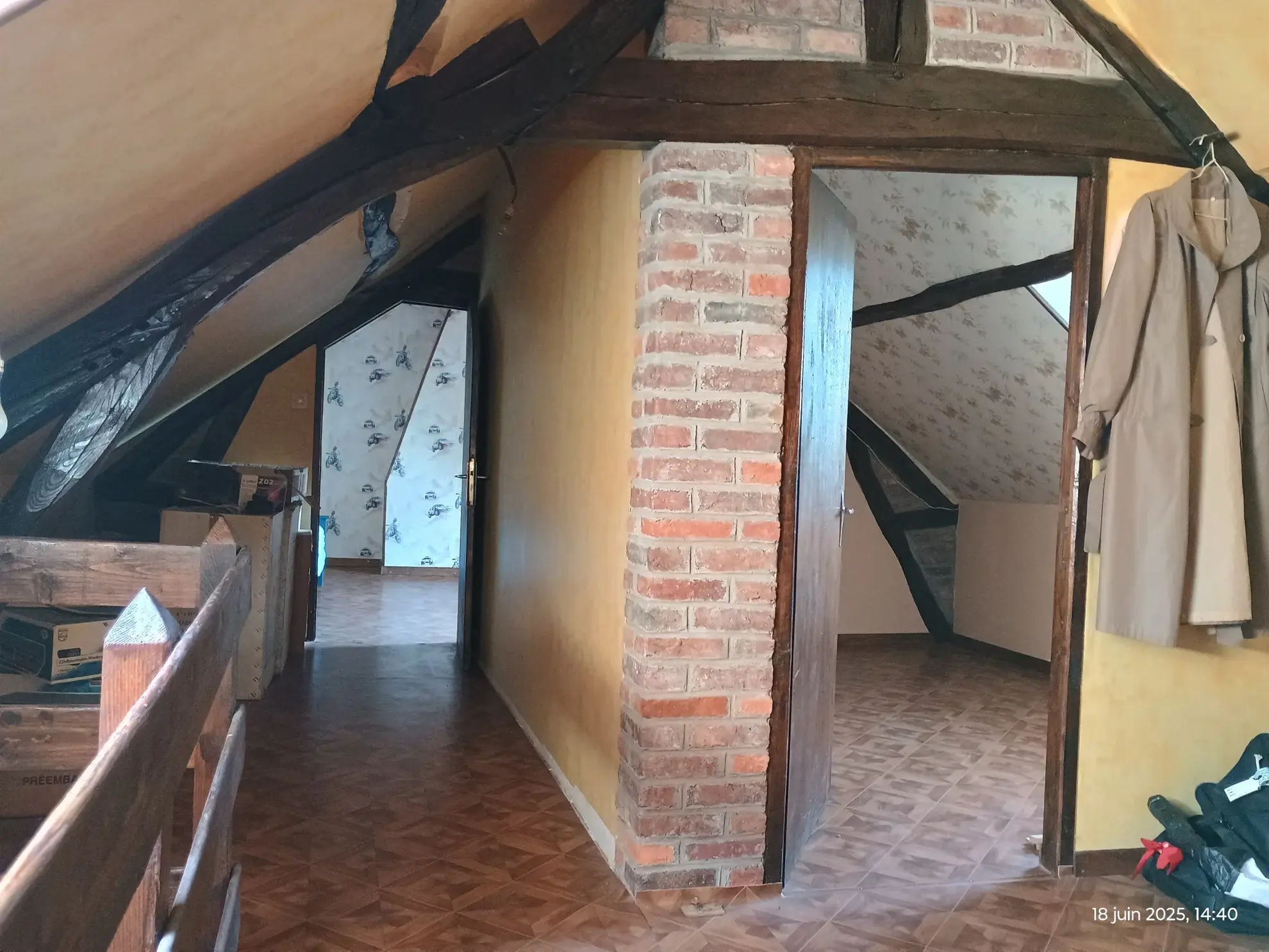 Longère typique en Aisne avec 1,23 ha de terrain et potentiel d'aménagement 