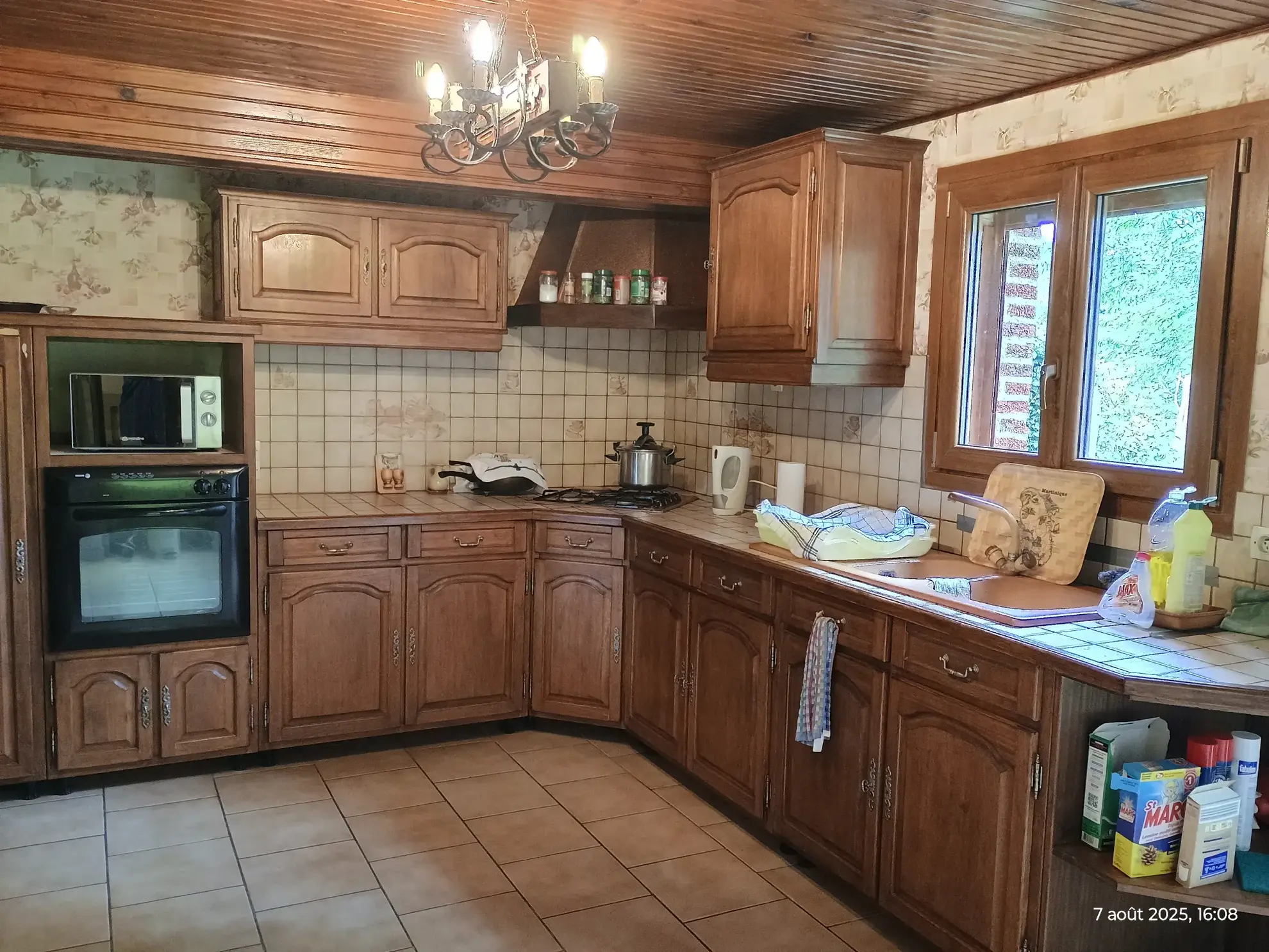 Longère typique en Aisne avec 1,23 ha de terrain et potentiel d'aménagement 