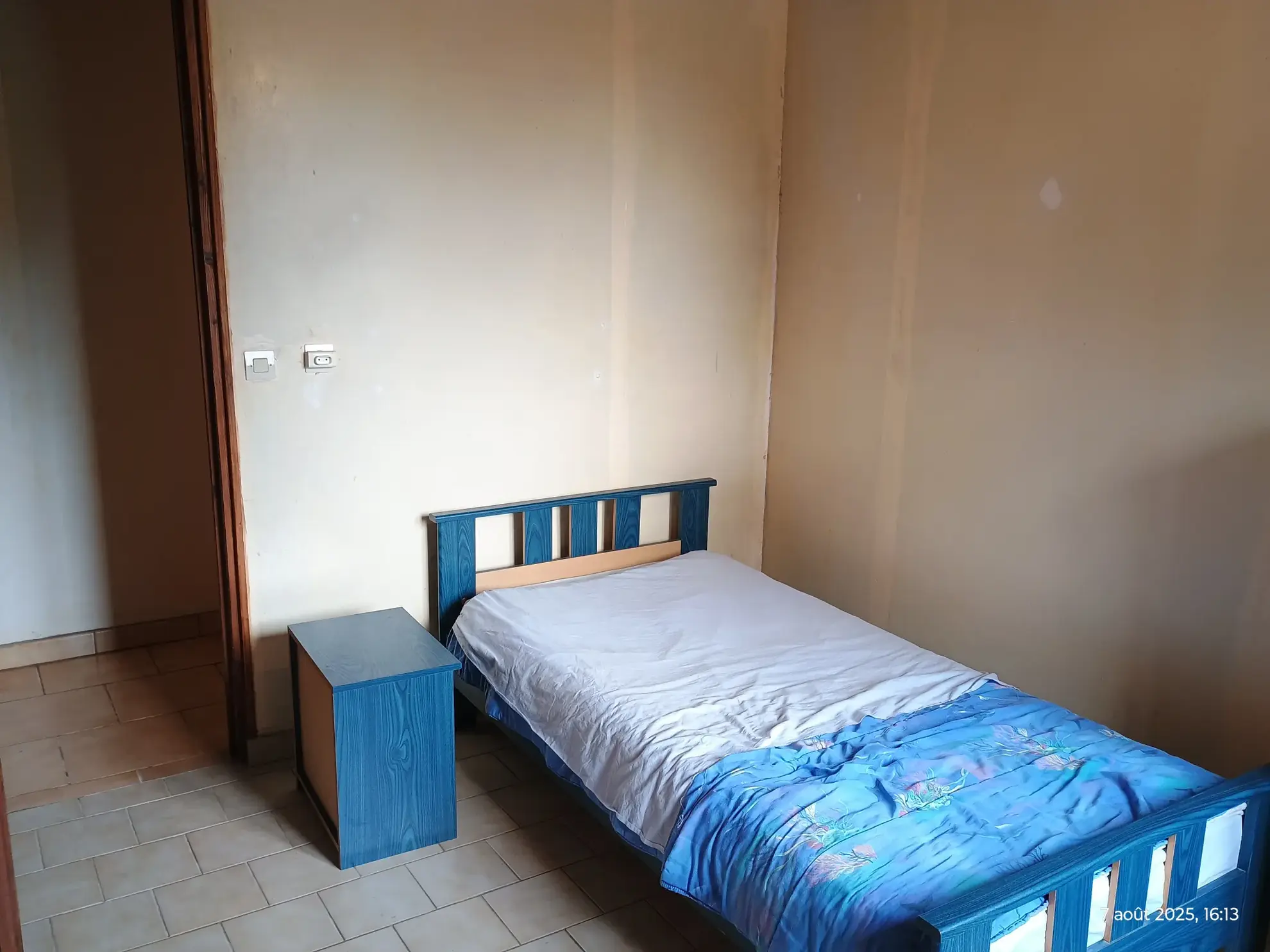 Longère typique en Aisne avec 1,23 ha de terrain et potentiel d'aménagement 