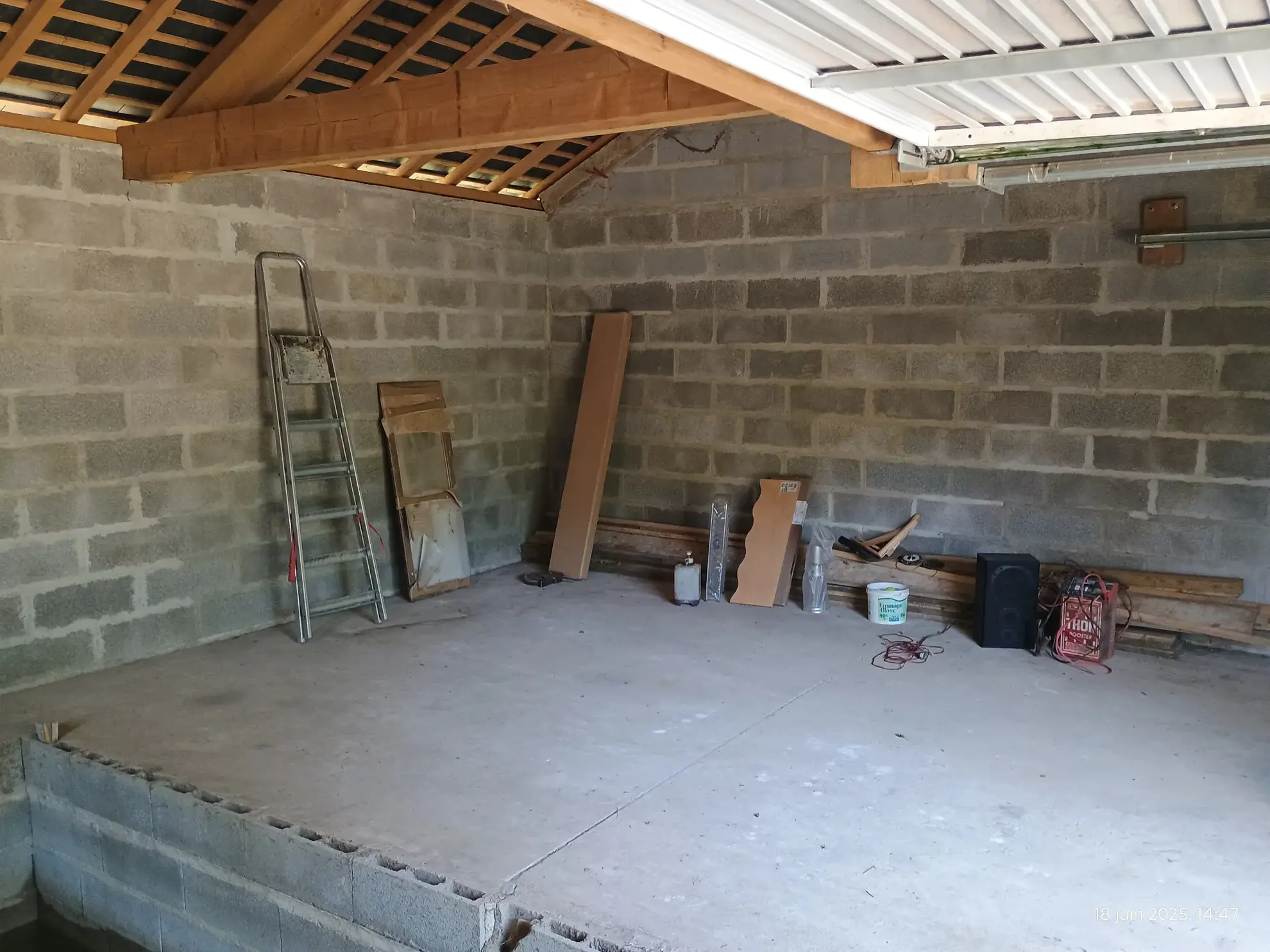 Longère typique en Aisne avec 1,23 ha de terrain et potentiel d'aménagement 