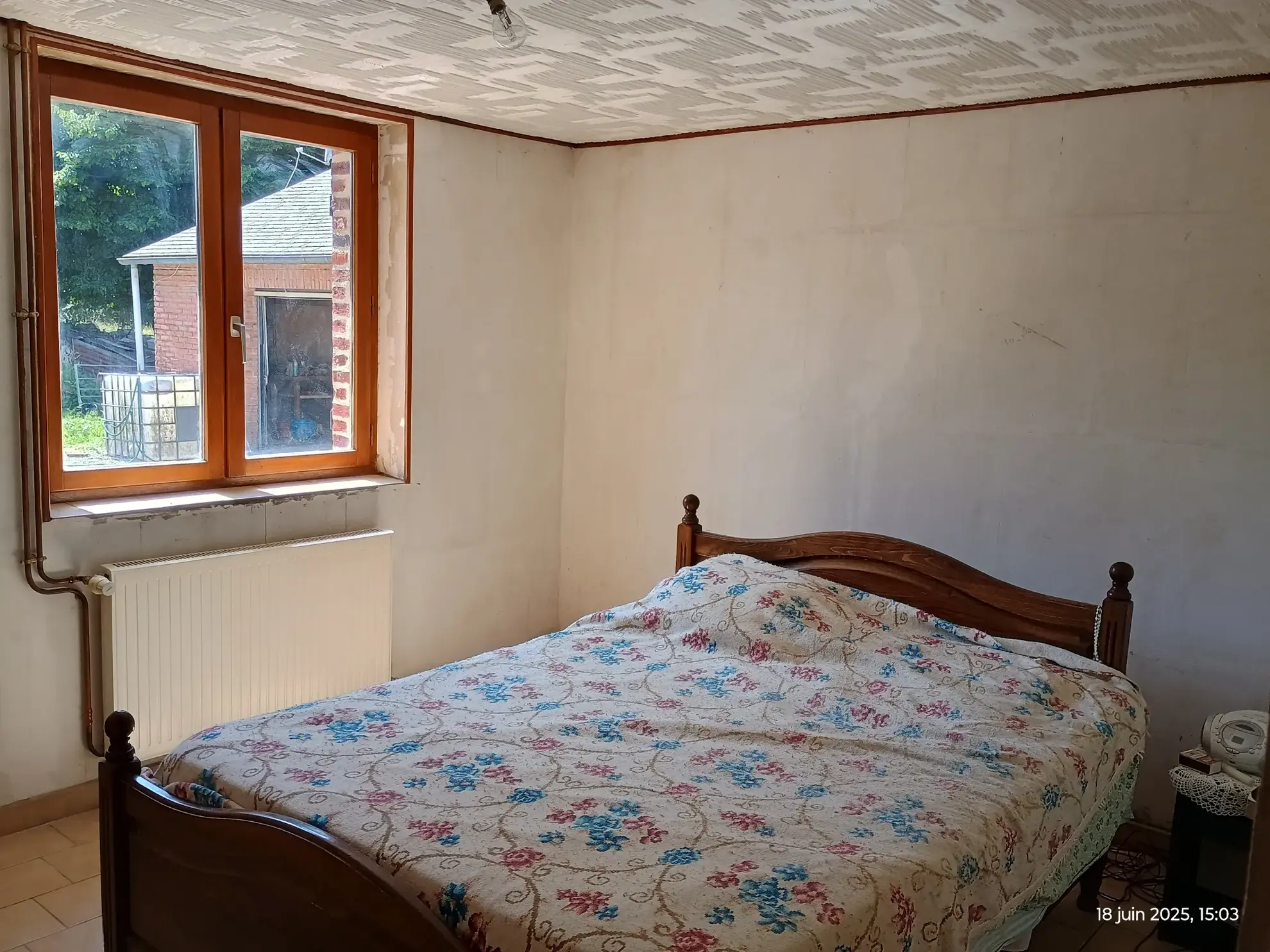 Longère typique en Aisne avec 1,23 ha de terrain et potentiel d'aménagement 