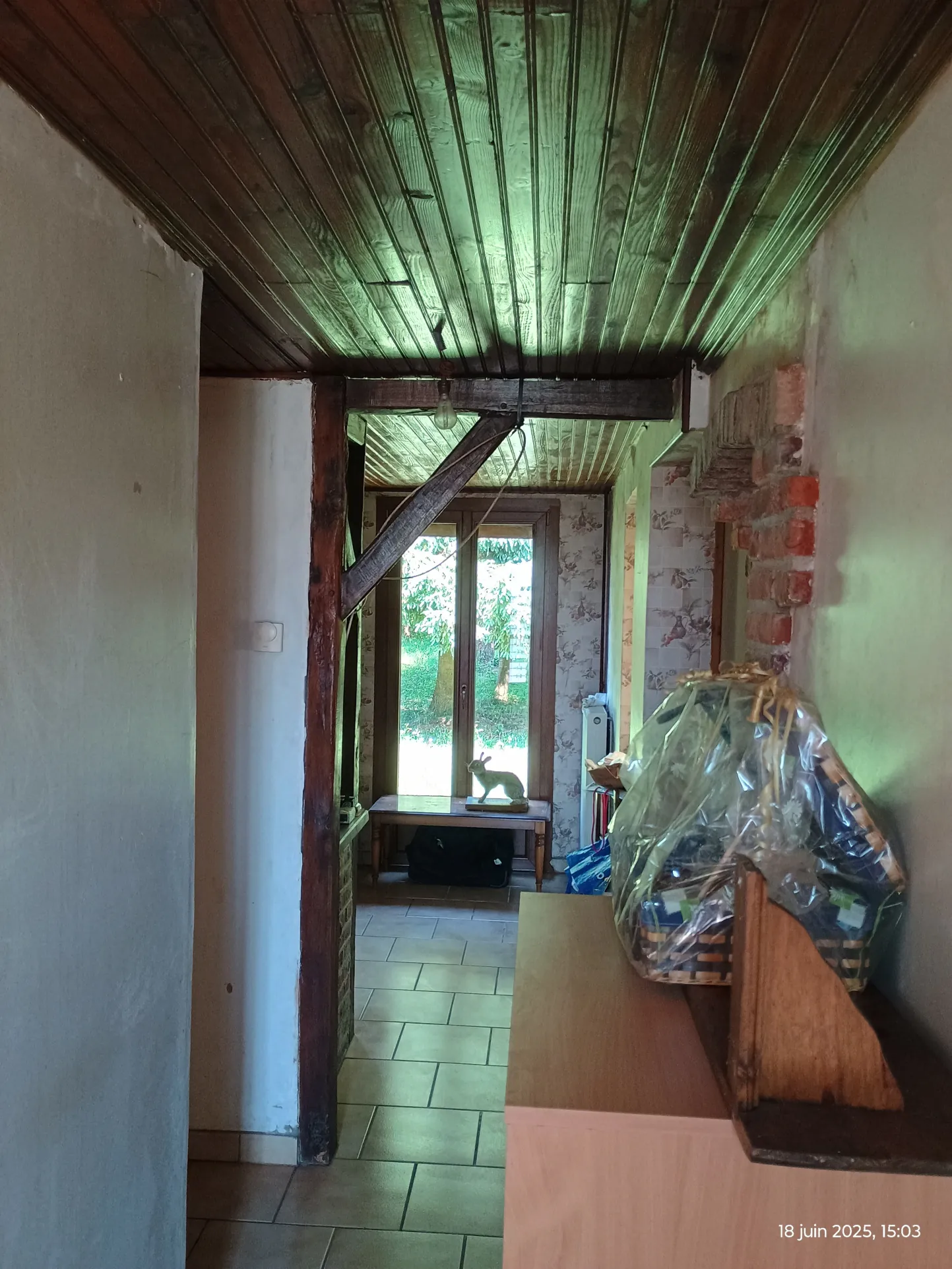 Longère typique en Aisne avec 1,23 ha de terrain et potentiel d'aménagement 