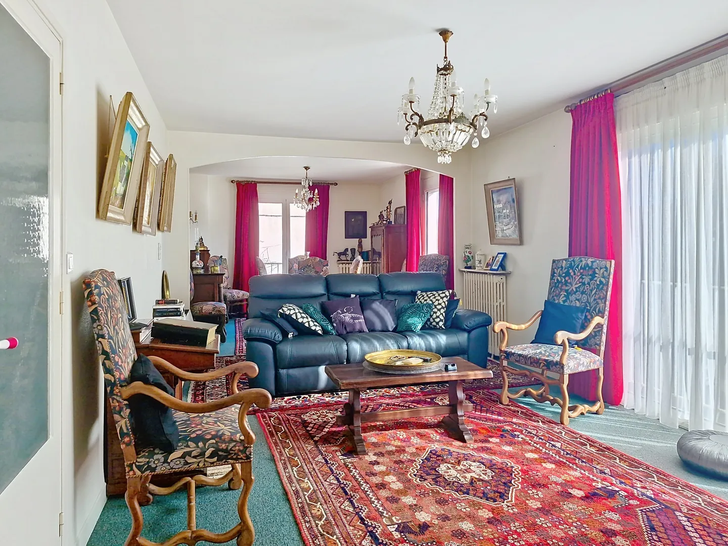 Maison de ville des années 60 à Sainte-Foy-la-Grande avec potentiel d'aménagement 