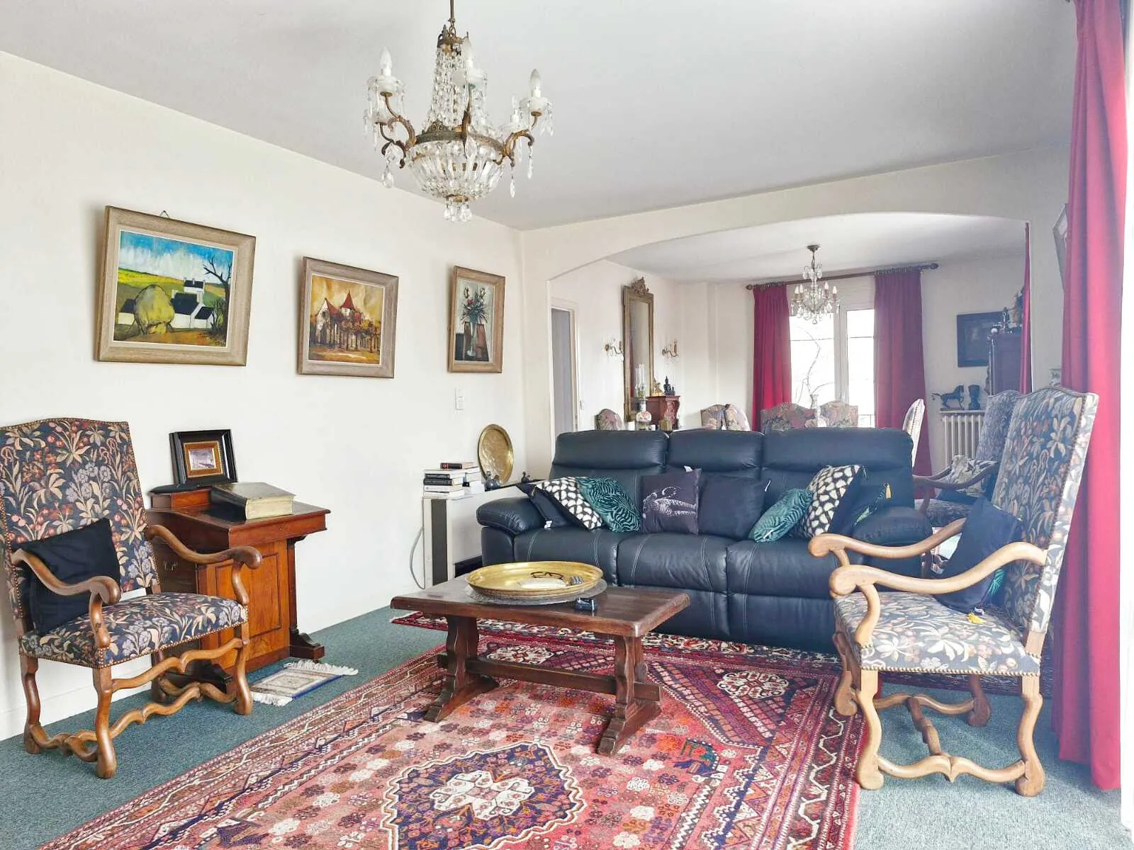 Maison de ville des années 60 à Sainte-Foy-la-Grande avec potentiel d'aménagement 