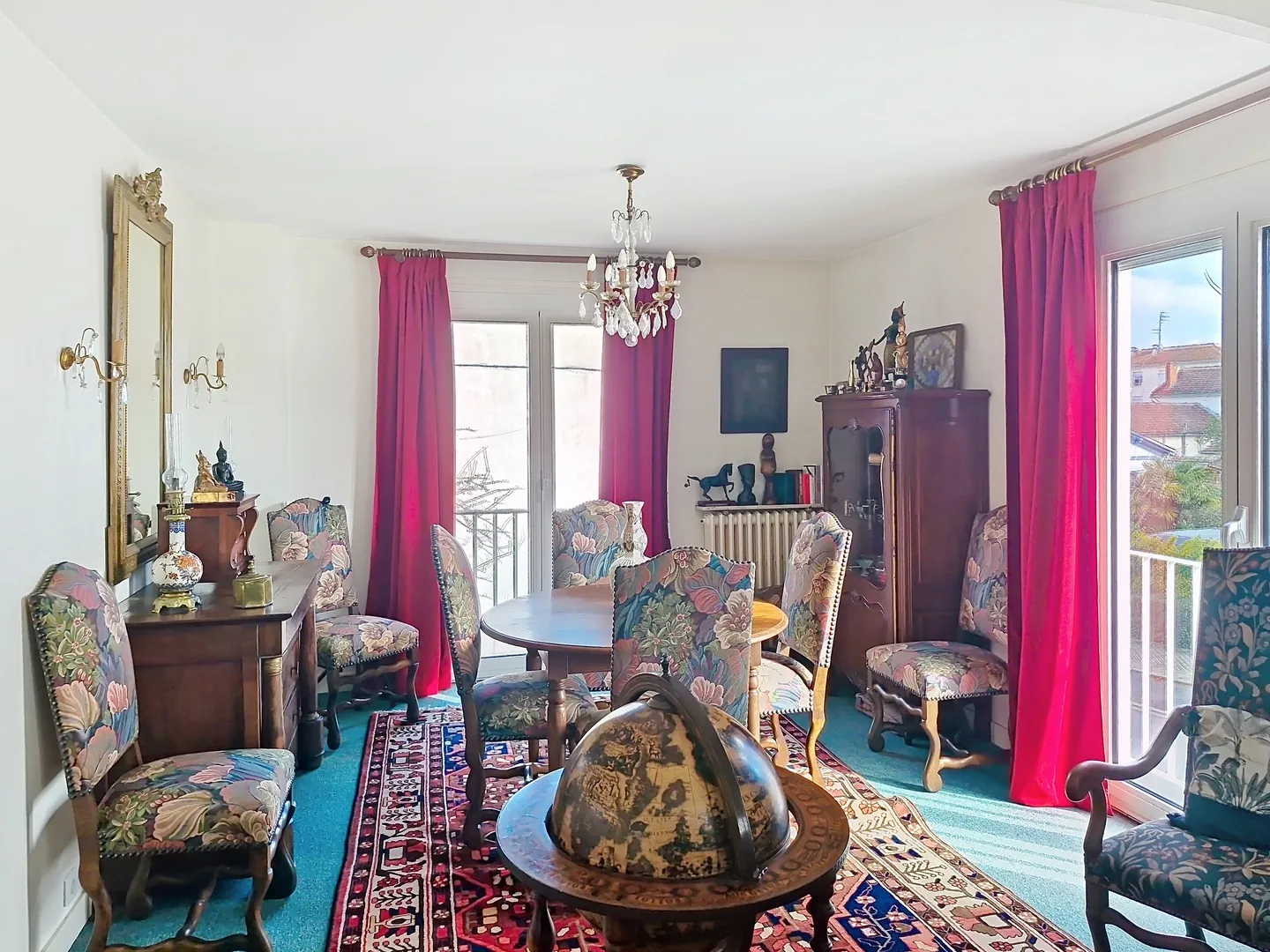 Maison de ville des années 60 à Sainte-Foy-la-Grande avec potentiel d'aménagement