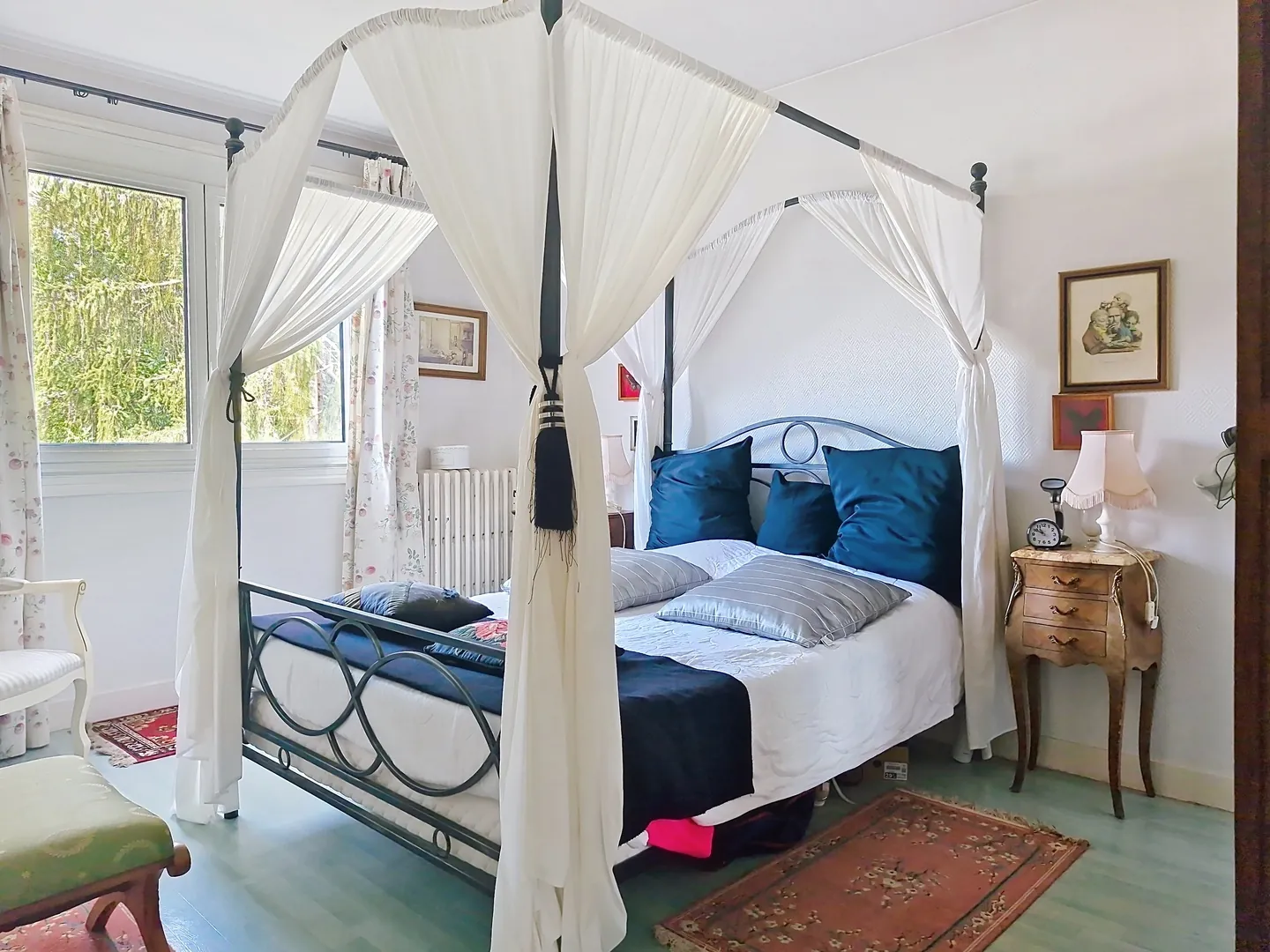 Maison de ville des années 60 à Sainte-Foy-la-Grande avec potentiel d'aménagement 