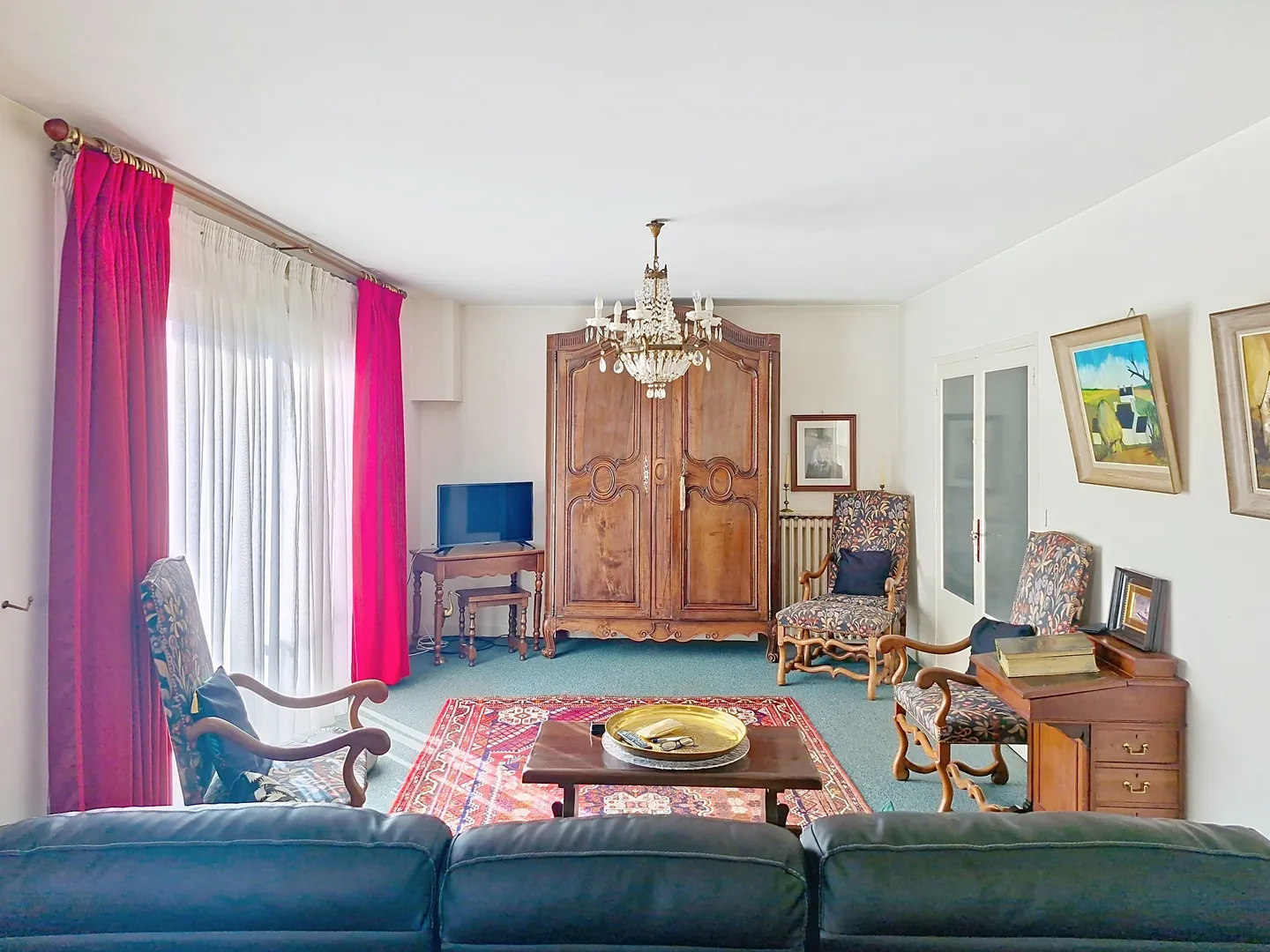 Maison de ville des années 60 à Sainte-Foy-la-Grande avec potentiel d'aménagement 