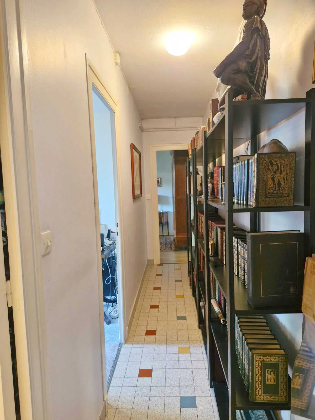 Maison de ville des années 60 à Sainte-Foy-la-Grande avec potentiel d'aménagement 