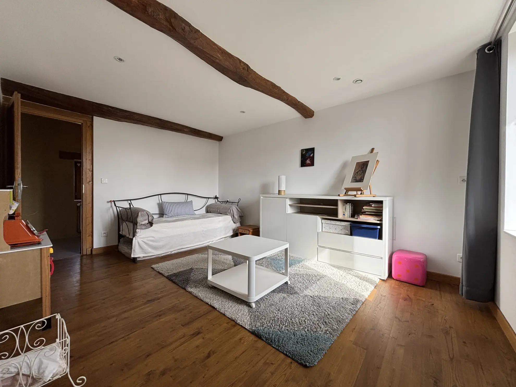 Charmante maison en pisé de 152 m² avec grand terrain à Valencogne 