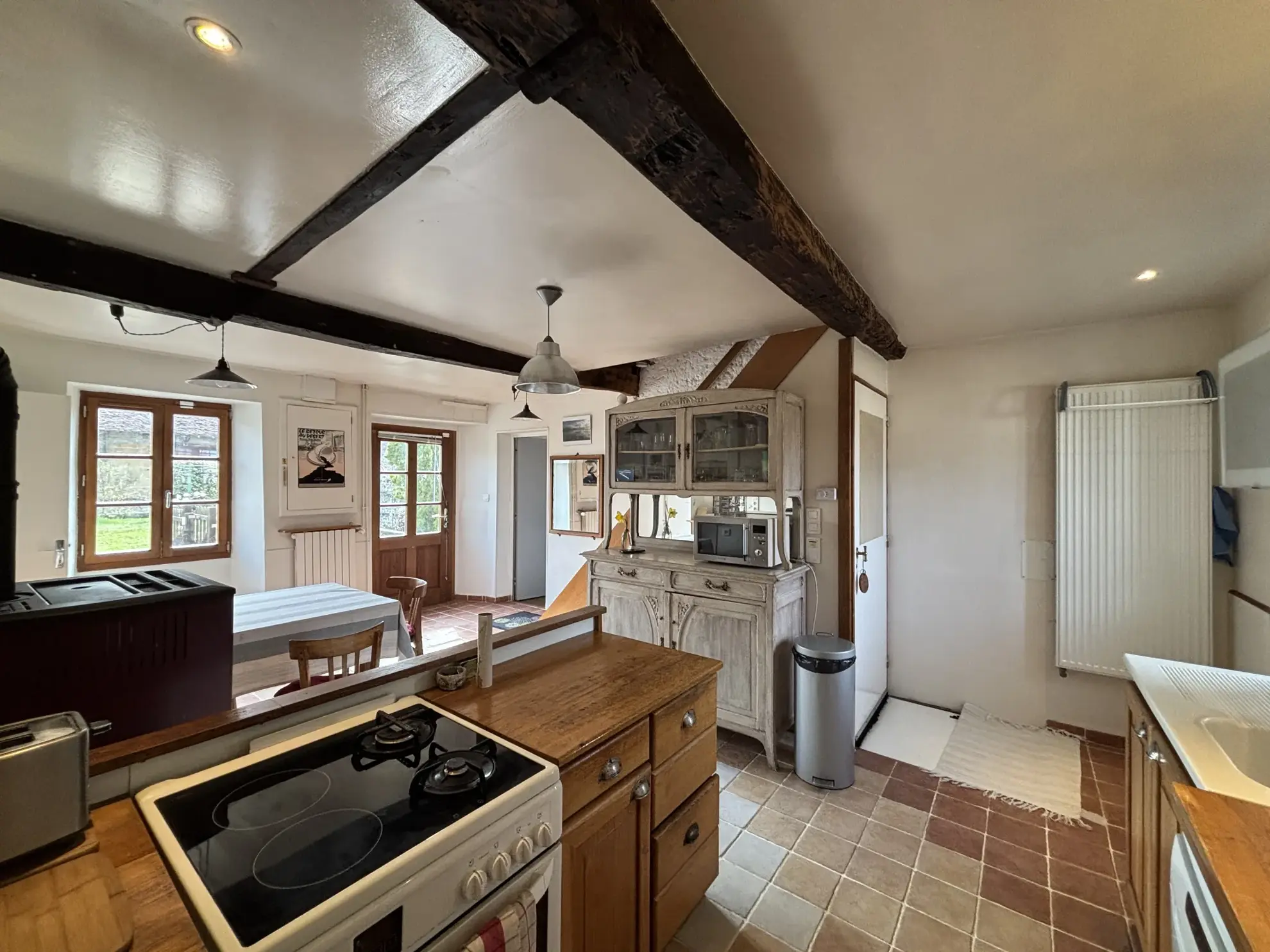 Charmante maison en pisé de 152 m² avec grand terrain à Valencogne 