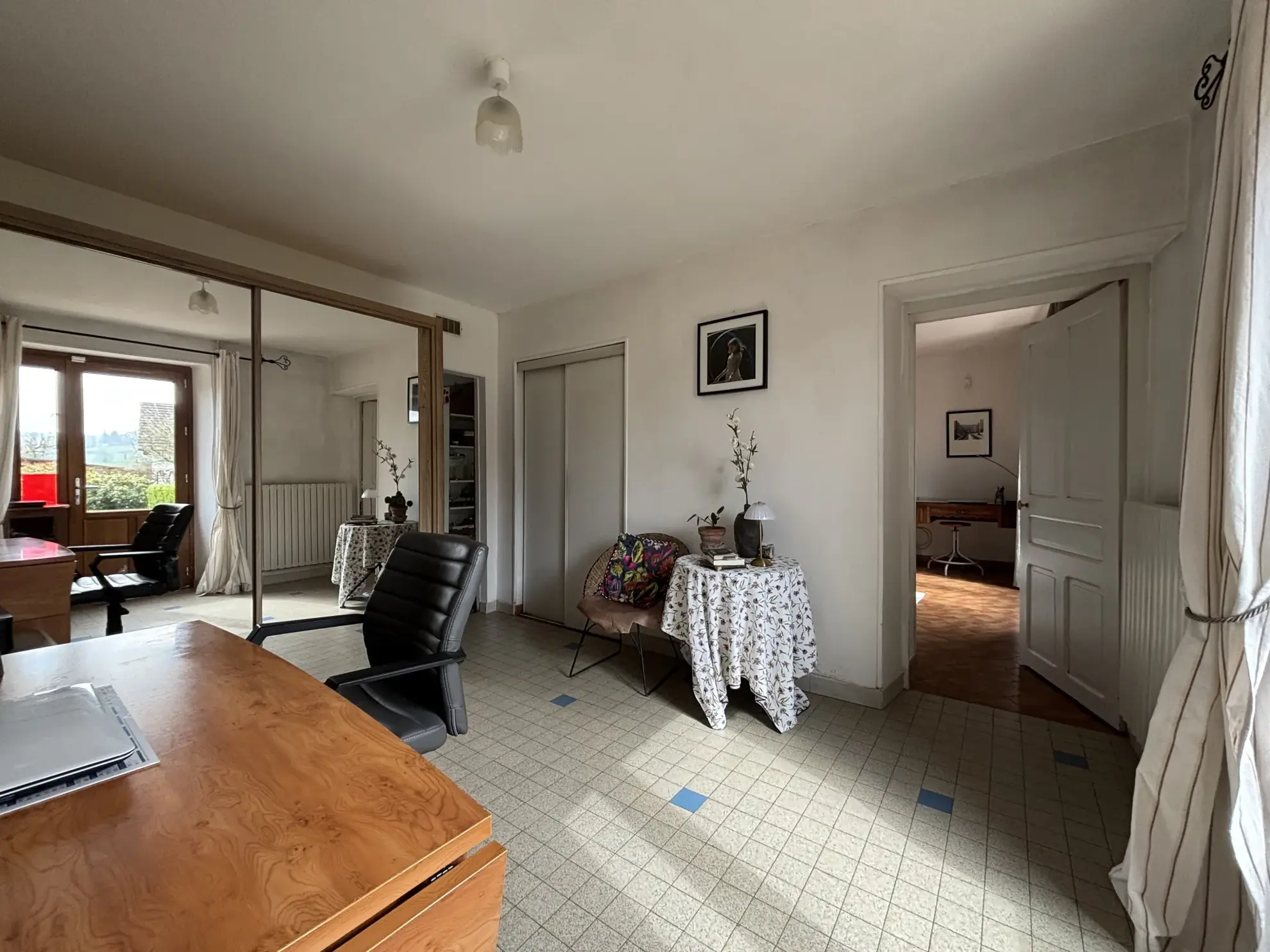 Charmante maison en pisé de 152 m² avec grand terrain à Valencogne 