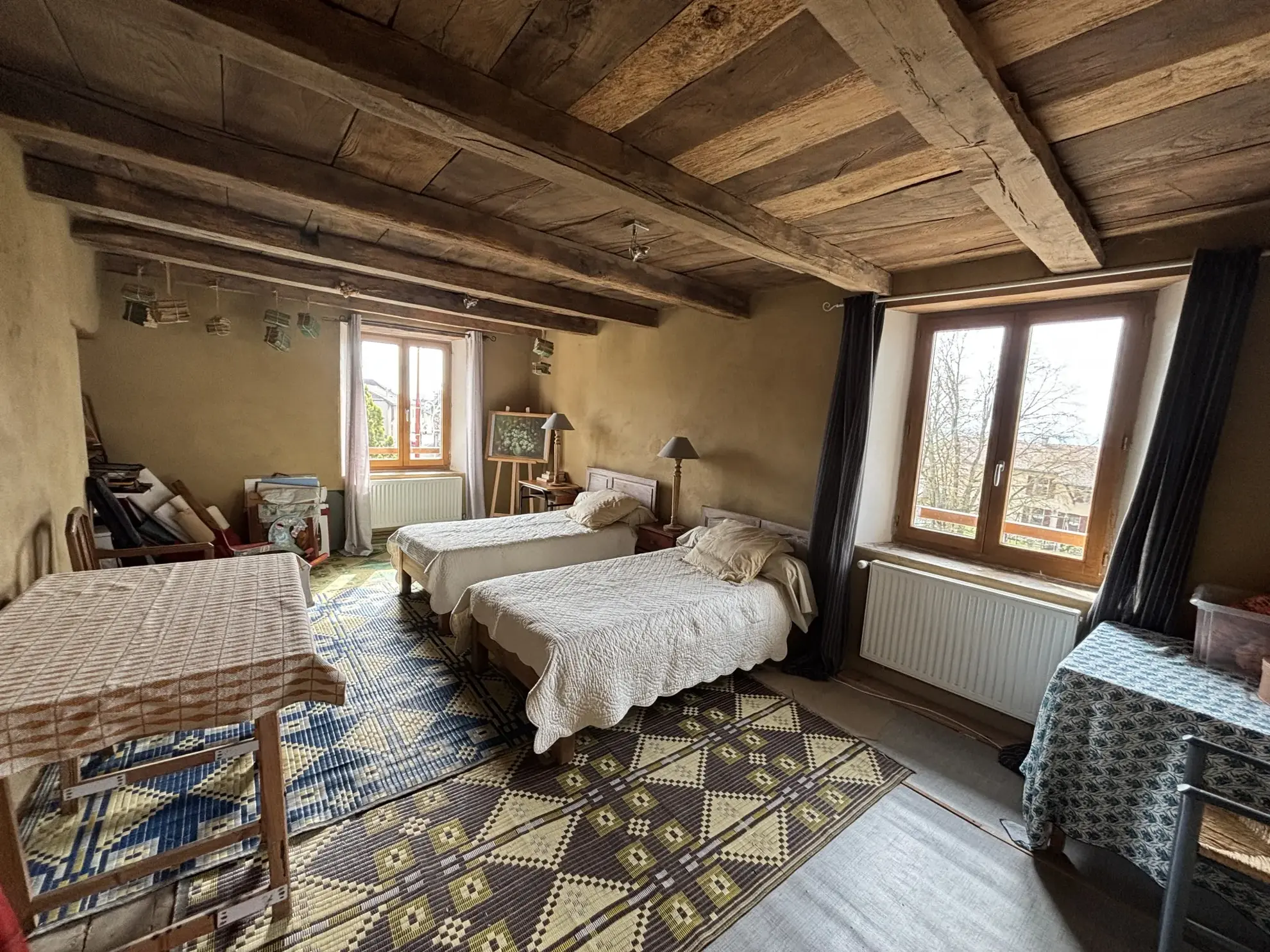 Charmante maison en pisé de 152 m² avec grand terrain à Valencogne 