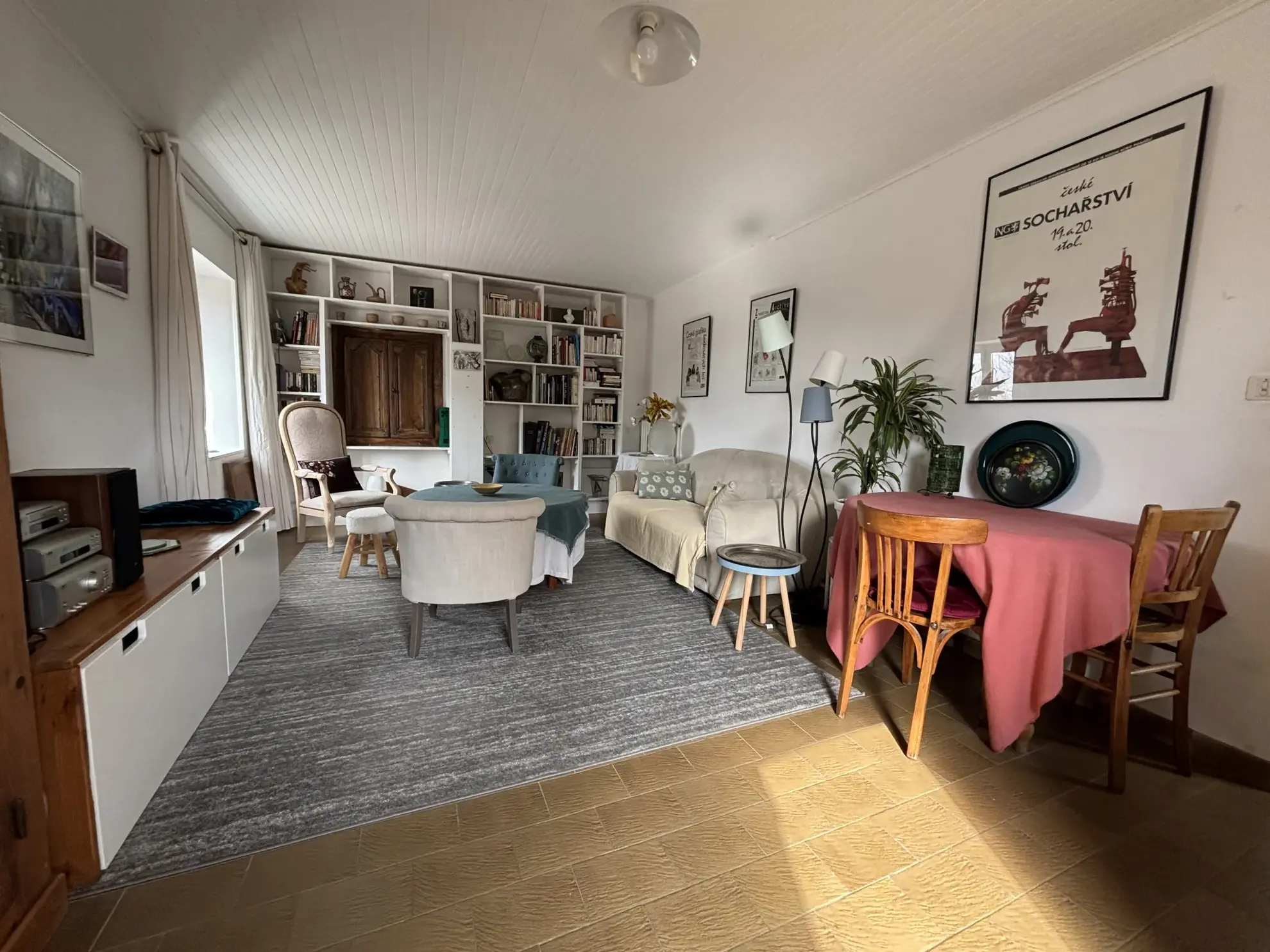 Charmante maison en pisé de 152 m² avec grand terrain à Valencogne 