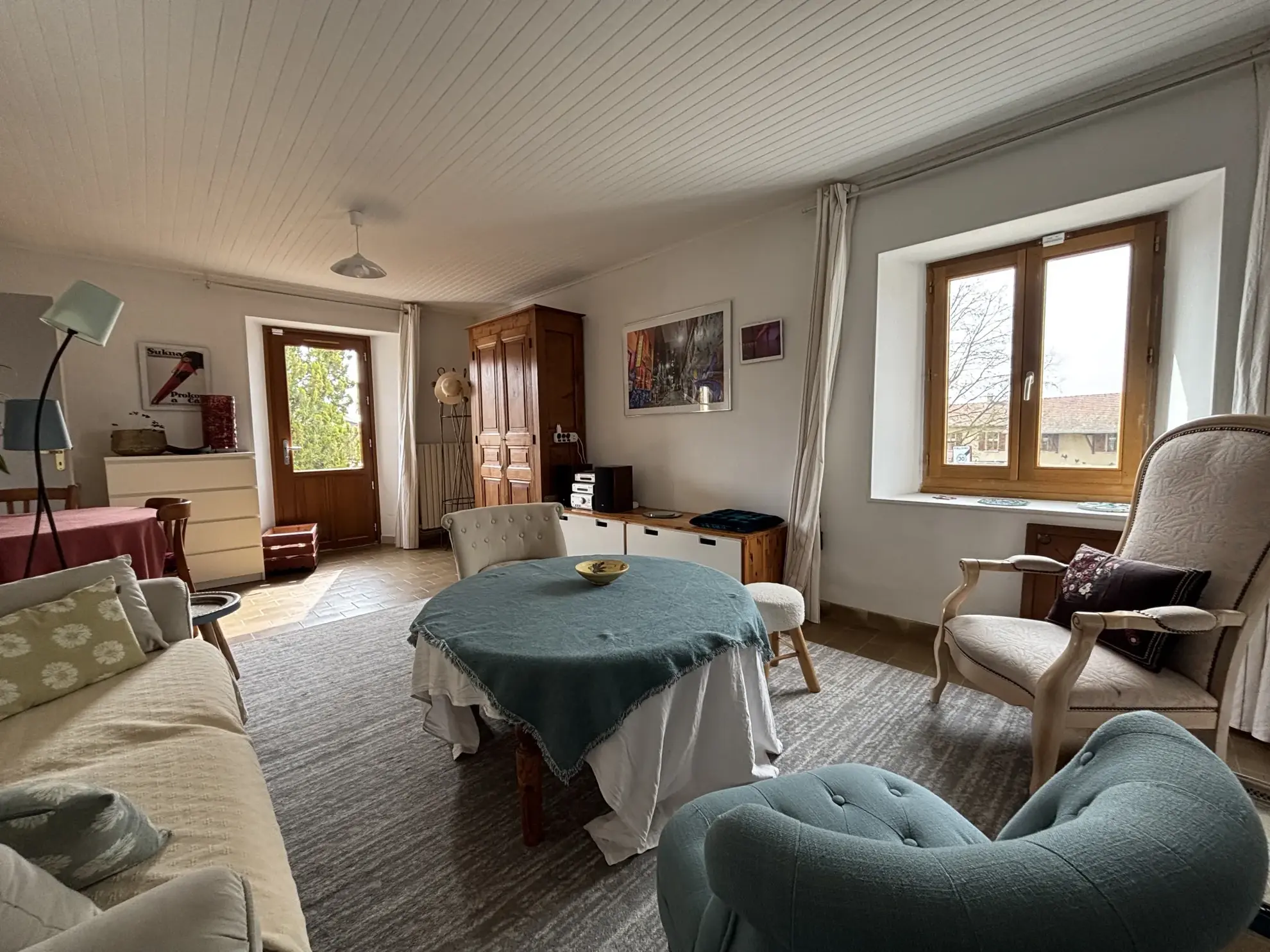 Charmante maison en pisé de 152 m² avec grand terrain à Valencogne 