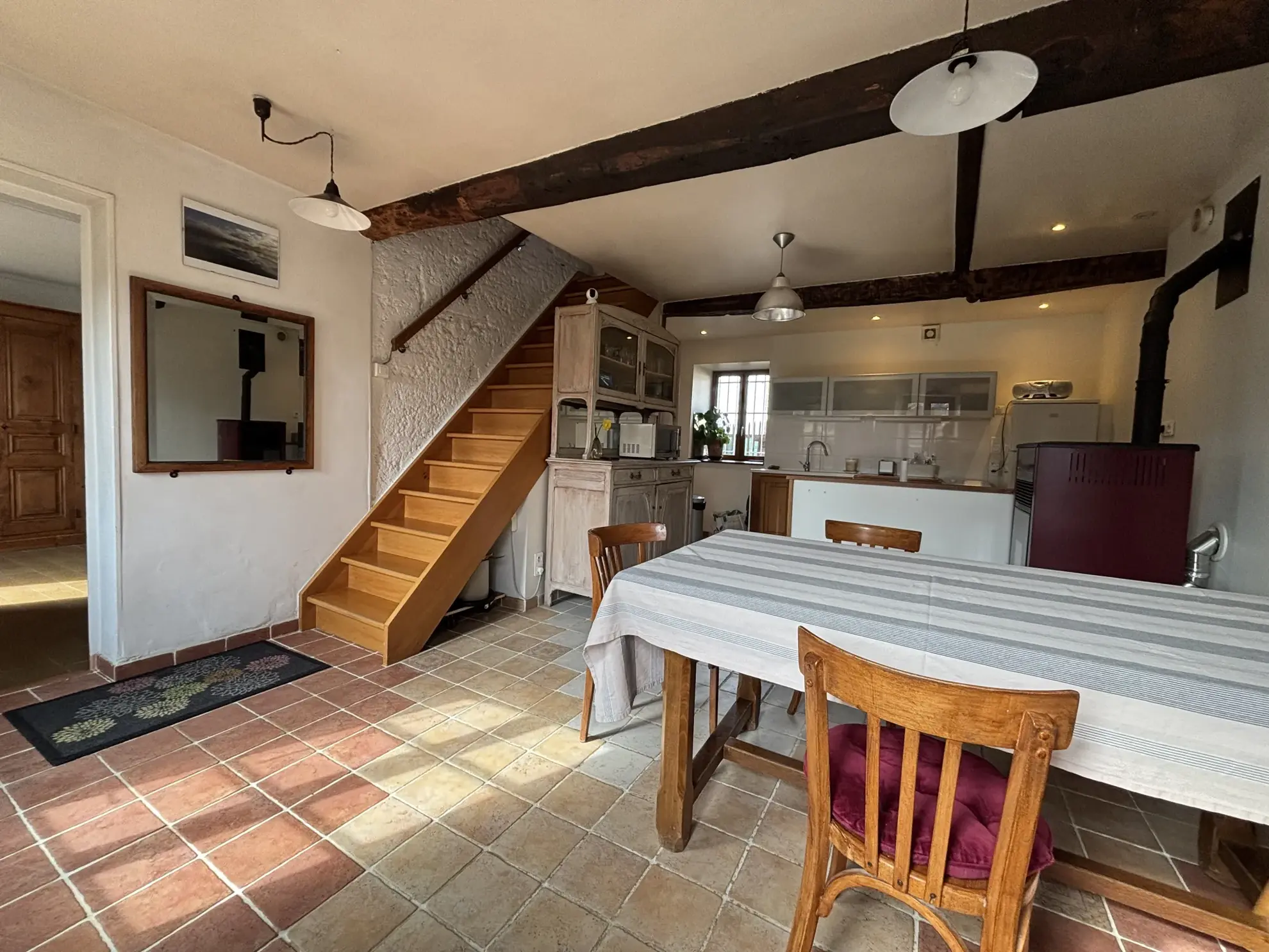 Charmante maison en pisé de 152 m² avec grand terrain à Valencogne 