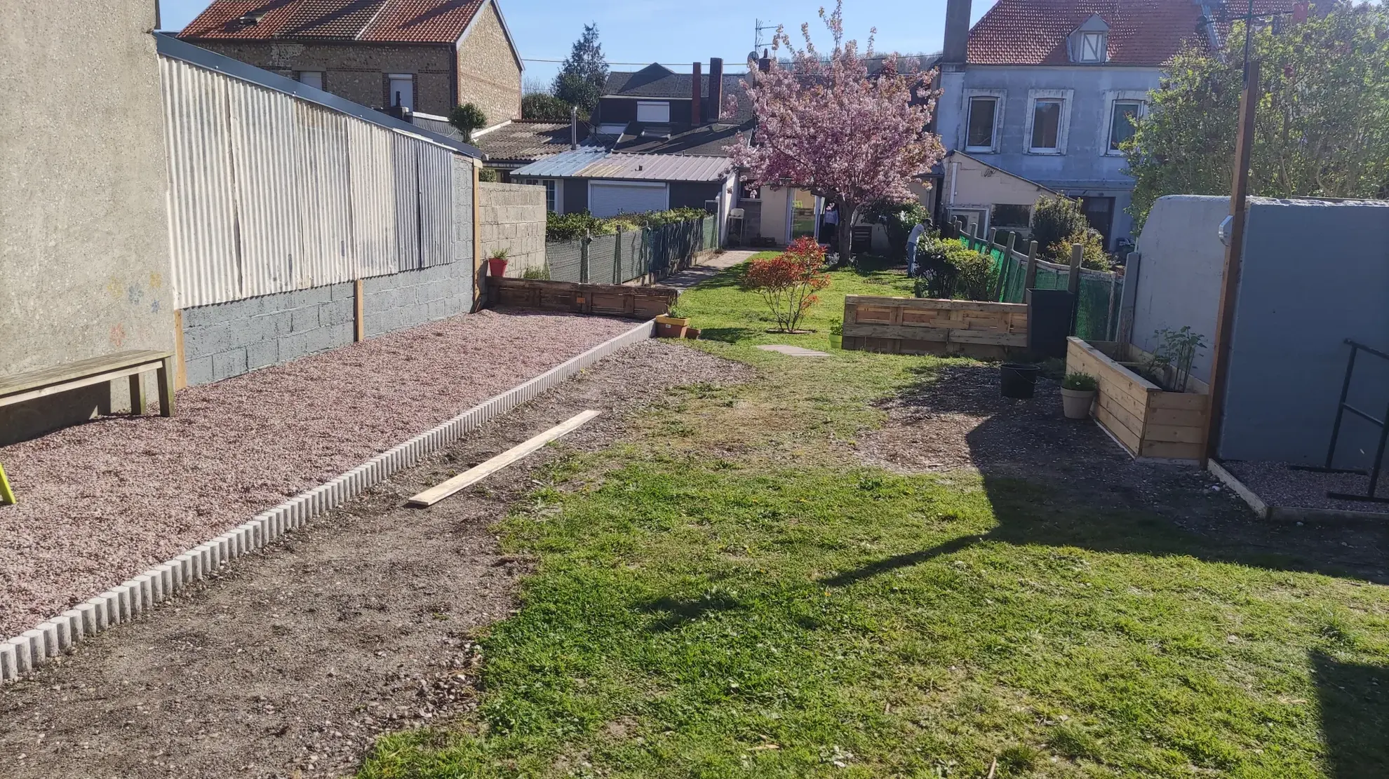 Maison à réhabiliter proche du centre-ville de Fécamp avec grand terrain et garage 