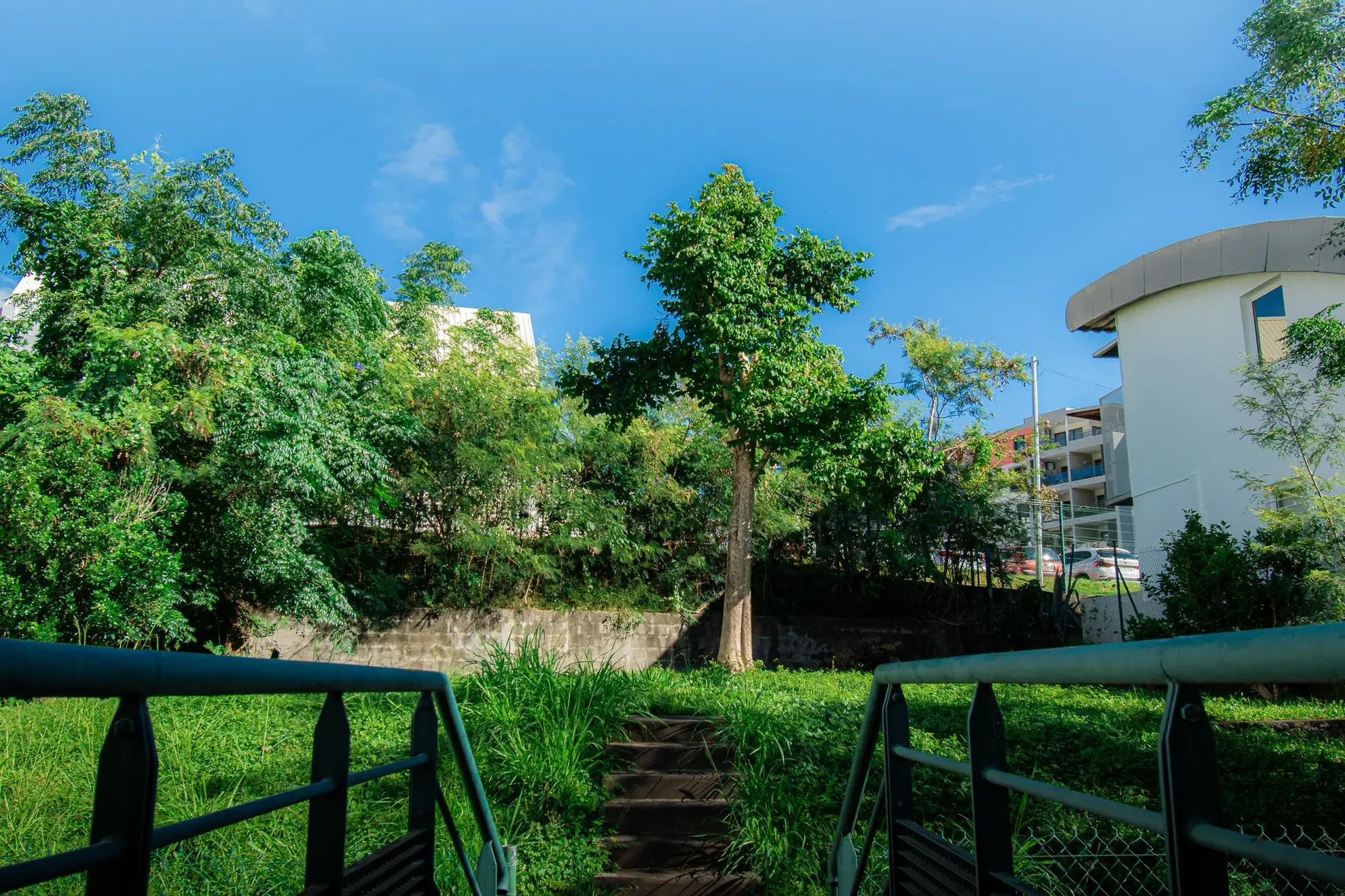 Appartement T3 de 96m² à Sainte-Clotilde Moufia avec balcon et parking 