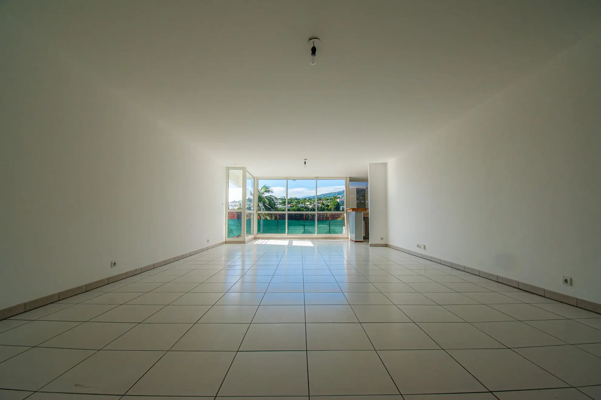 Appartement T3 de 96m² à Sainte-Clotilde Moufia avec balcon et parking 