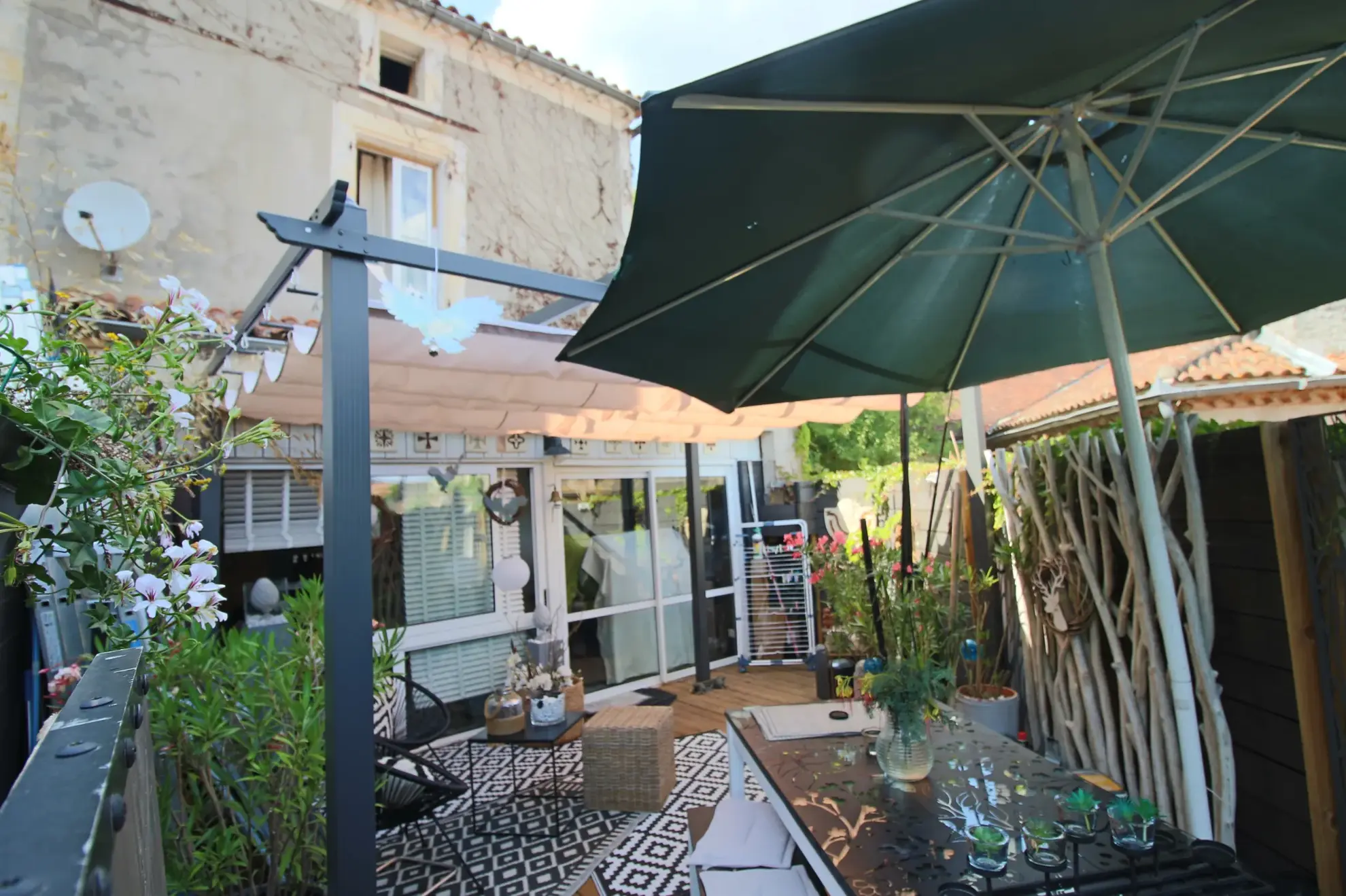 Jolie maison de 85 m² à Puy l'Évêque, centre-ville, terrasse et véranda 