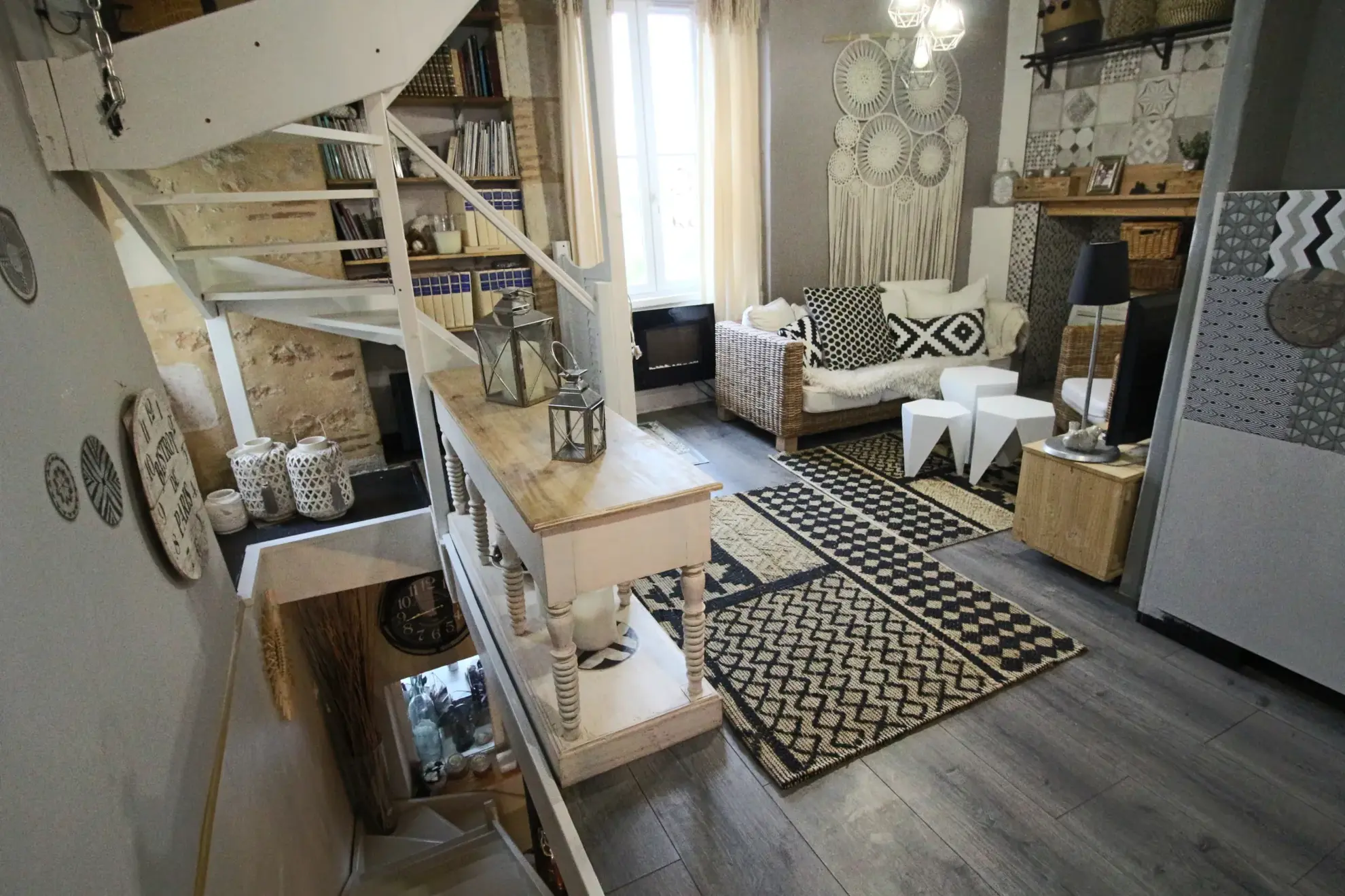 Jolie maison de 85 m² à Puy l'Évêque, centre-ville, terrasse et véranda 