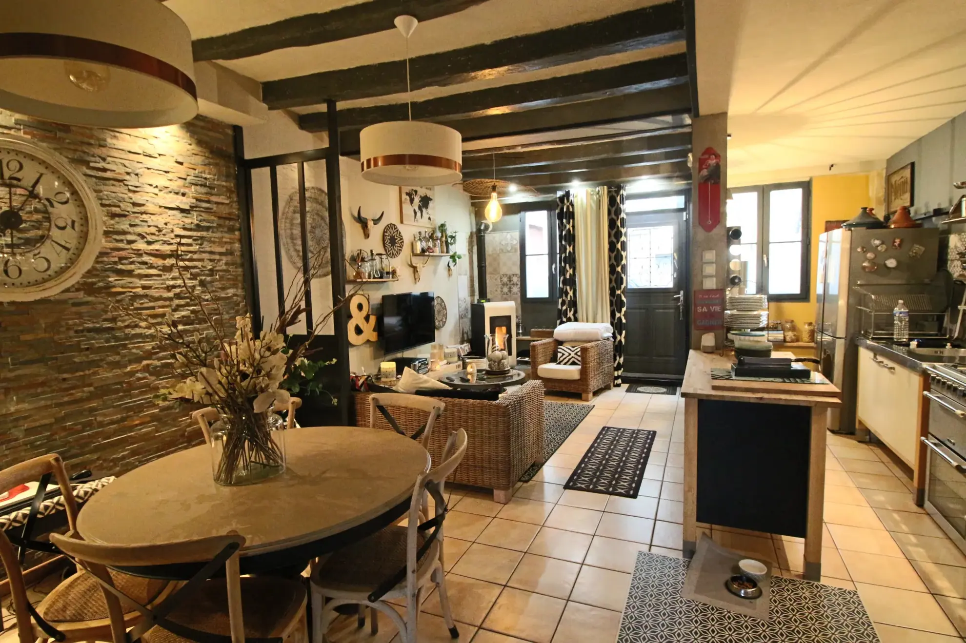 Jolie maison de 85 m² à Puy l'Évêque, centre-ville, terrasse et véranda 
