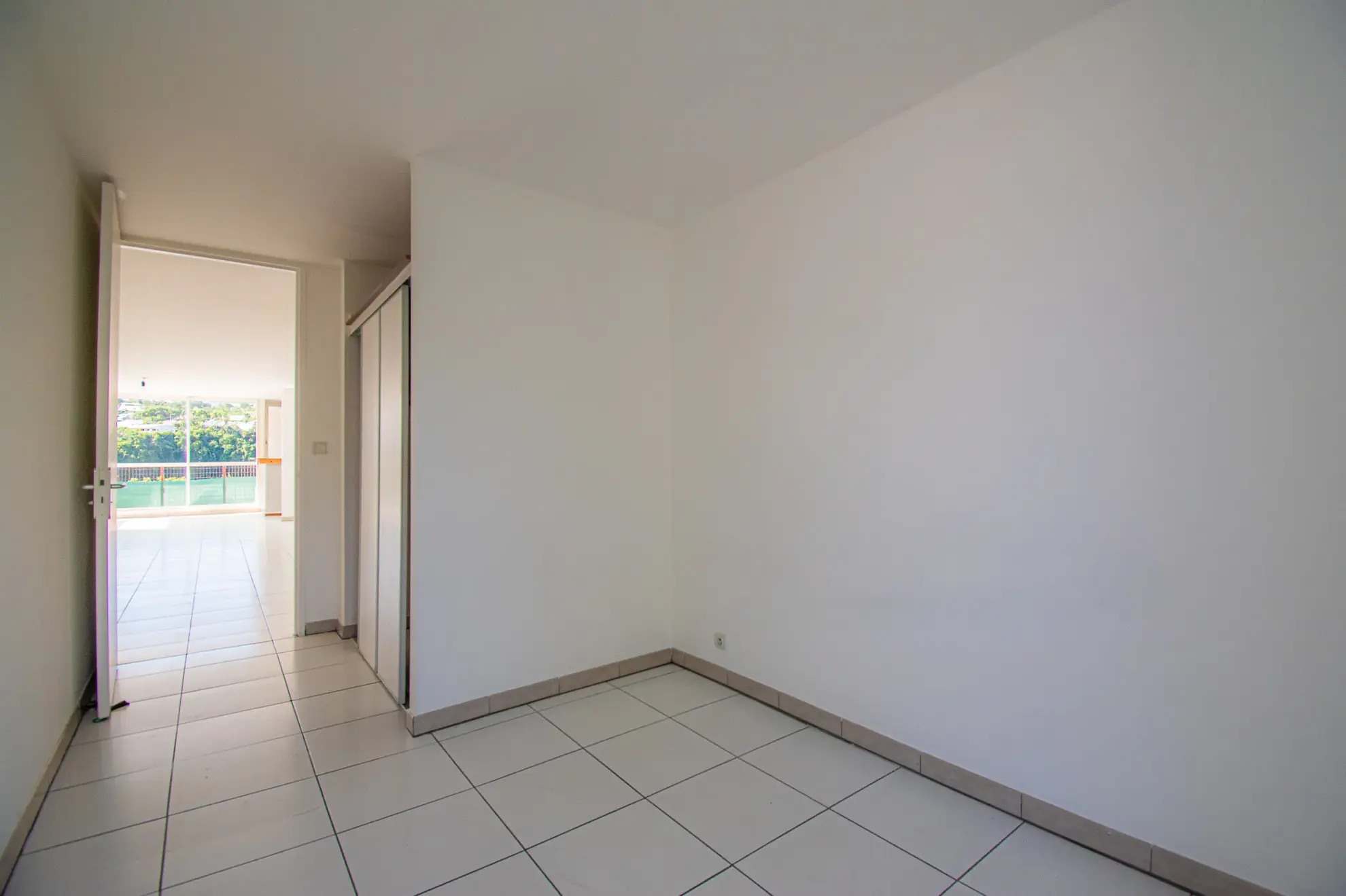 Appartement T3 de 96m² à Sainte-Clotilde Moufia avec balcon et parking 