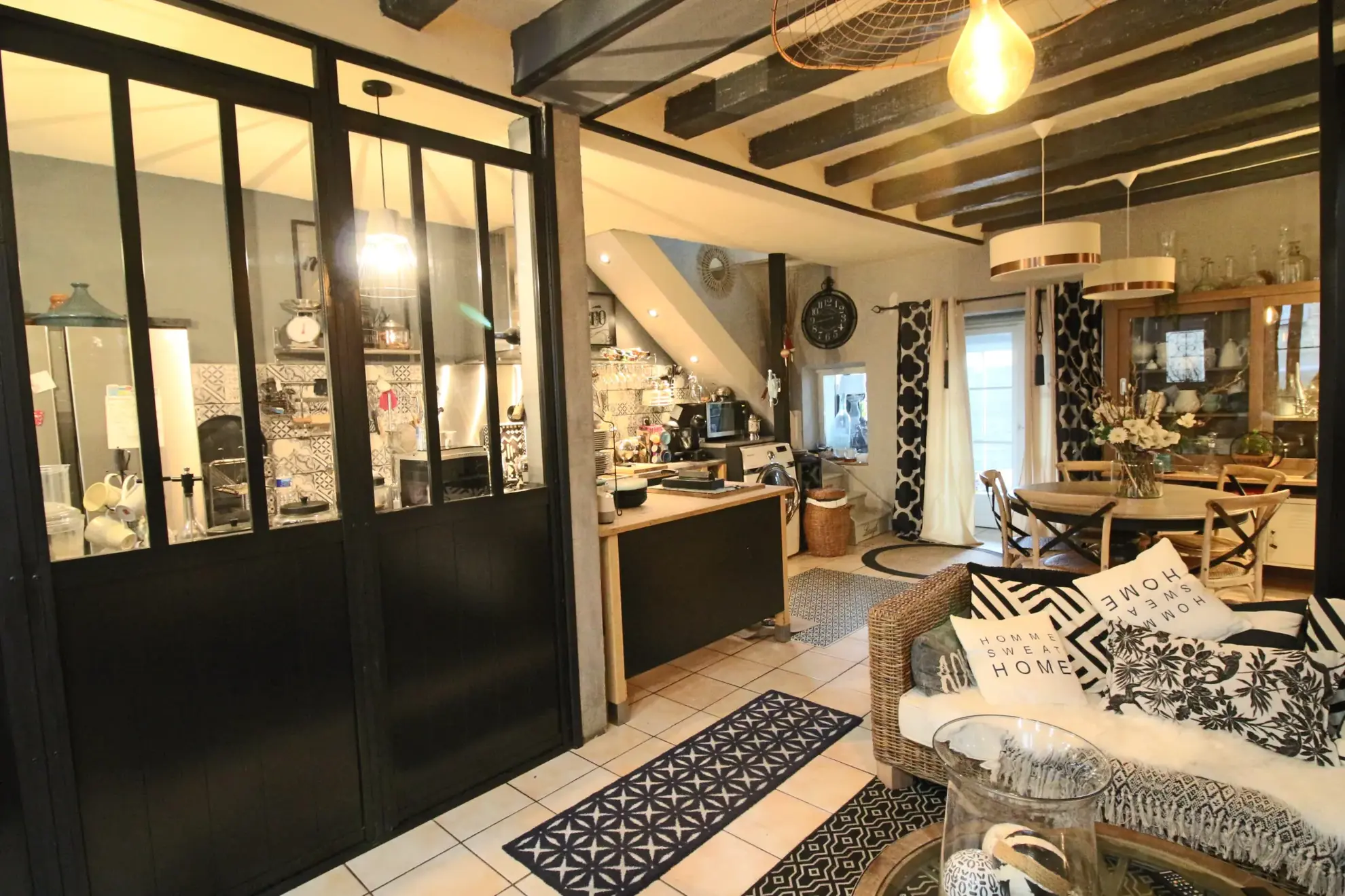 Jolie maison de 85 m² à Puy l'Évêque, centre-ville, terrasse et véranda 