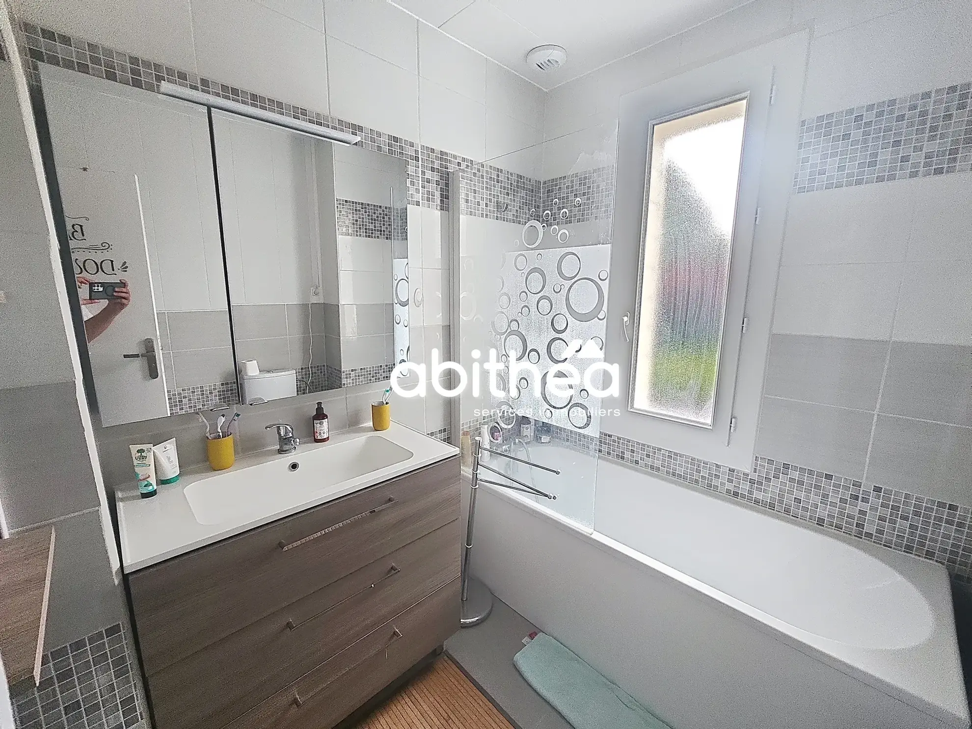 Maison de ville avec 3 chambres à Jonzac - Jardin clos et terrasse en bois 