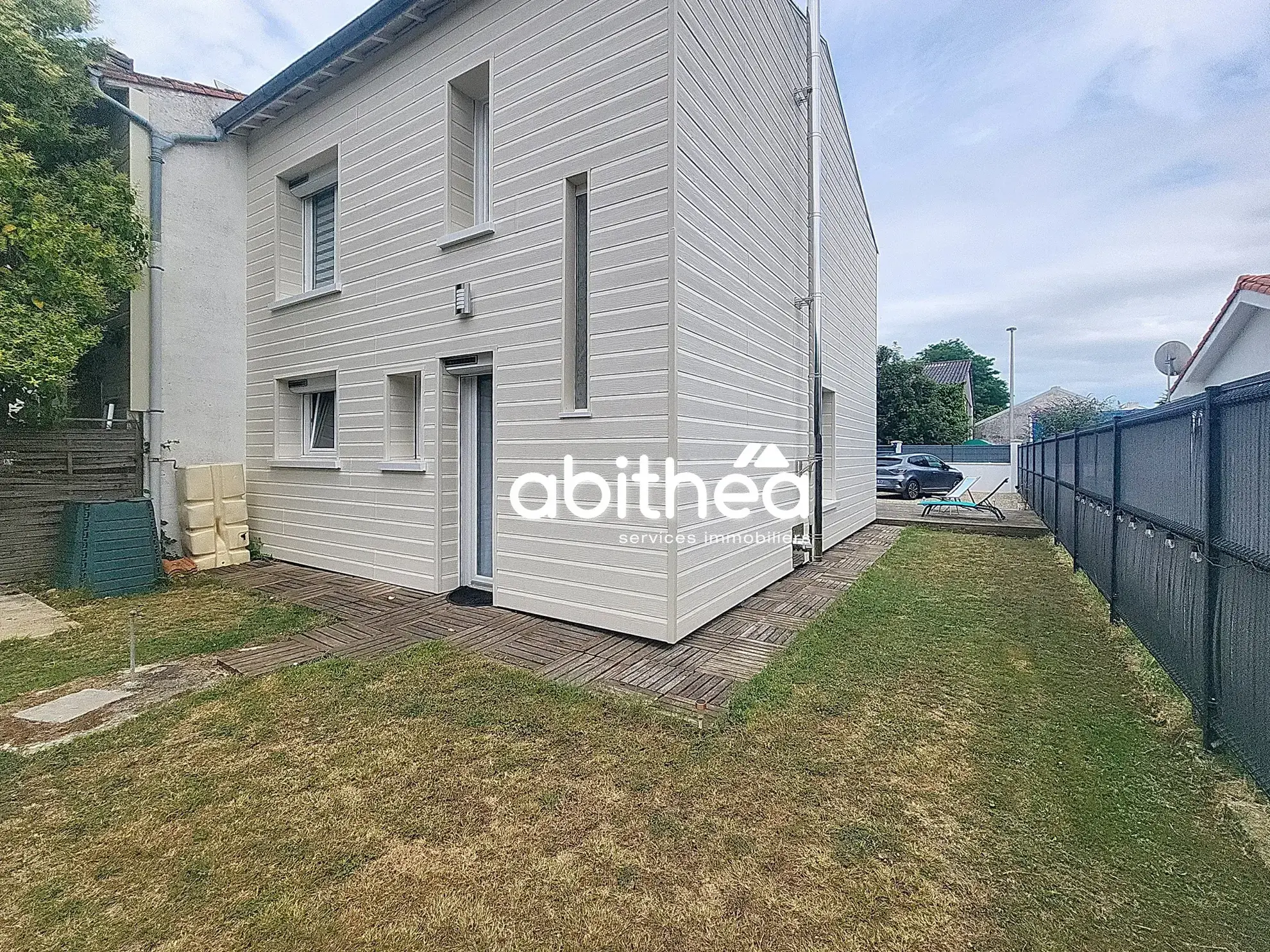 Maison de ville avec 3 chambres à Jonzac - Jardin clos et terrasse en bois 