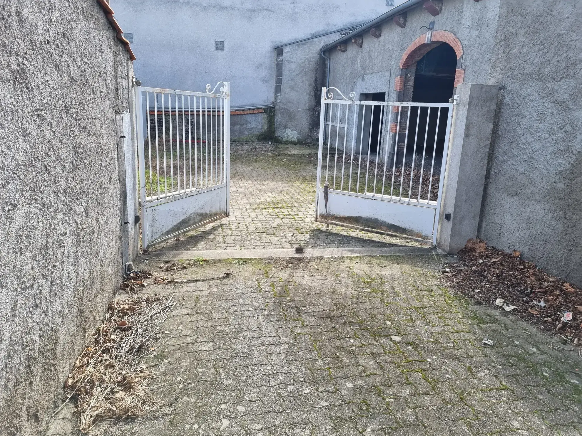 Grande grange avec garage à vendre à Aubière - Projet de rénovation 