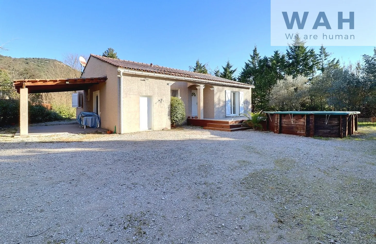 Villa de plain-pied à vendre à Saint-Hippolyte-Du-Fort avec piscine, 4 pièces