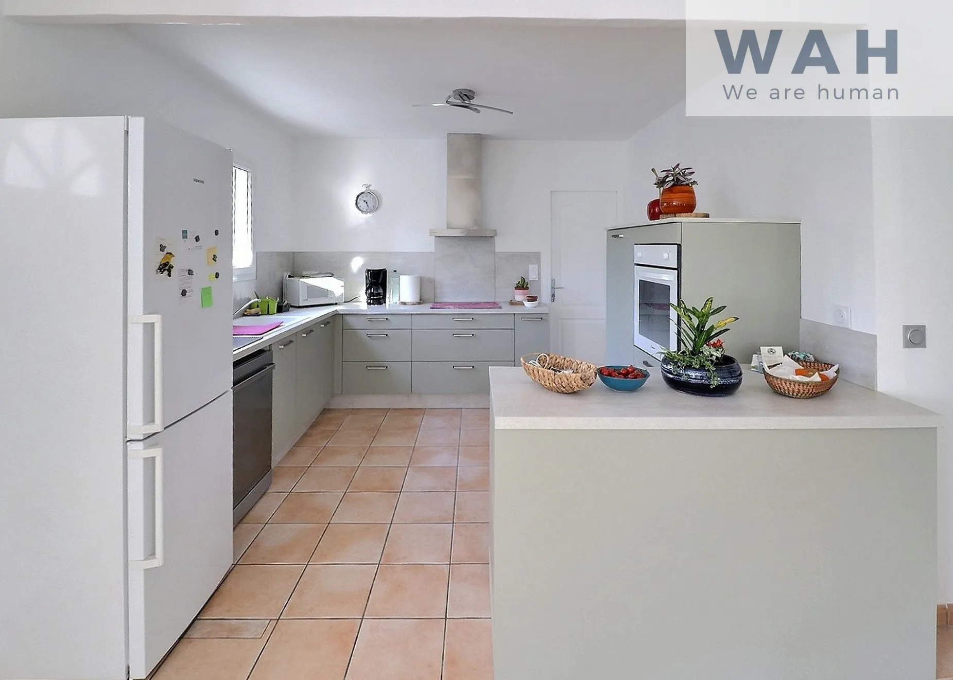 Villa de plain-pied à vendre à Saint-Hippolyte-Du-Fort avec piscine, 4 pièces 