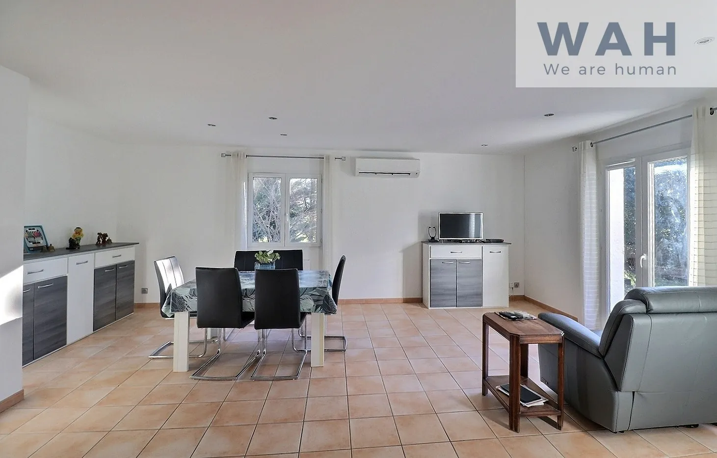 Villa de plain-pied à vendre à Saint-Hippolyte-Du-Fort avec piscine, 4 pièces 