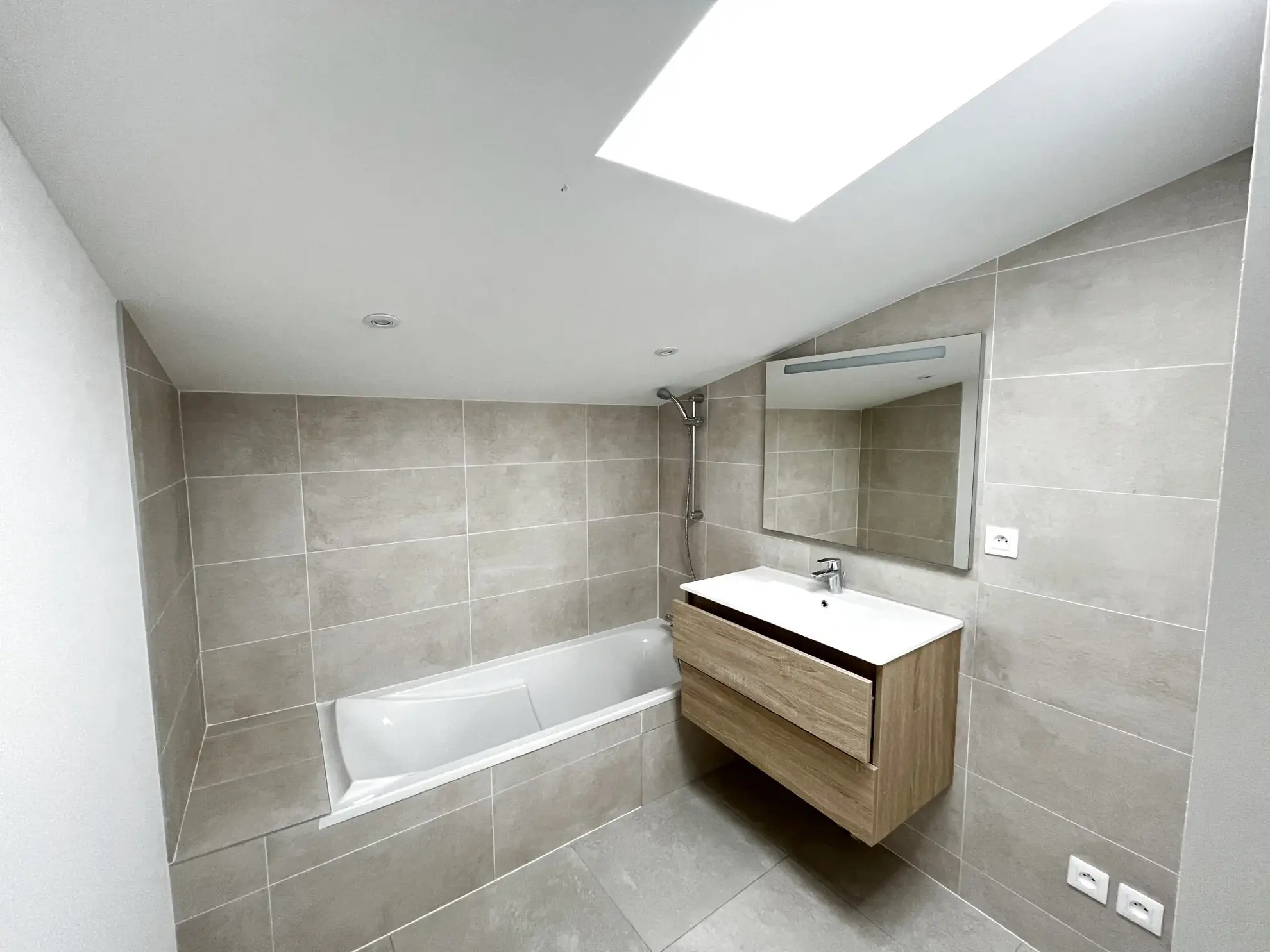 Appartement T3 Neuf à Gignac - Vue Dégagée, Charme et Confort 