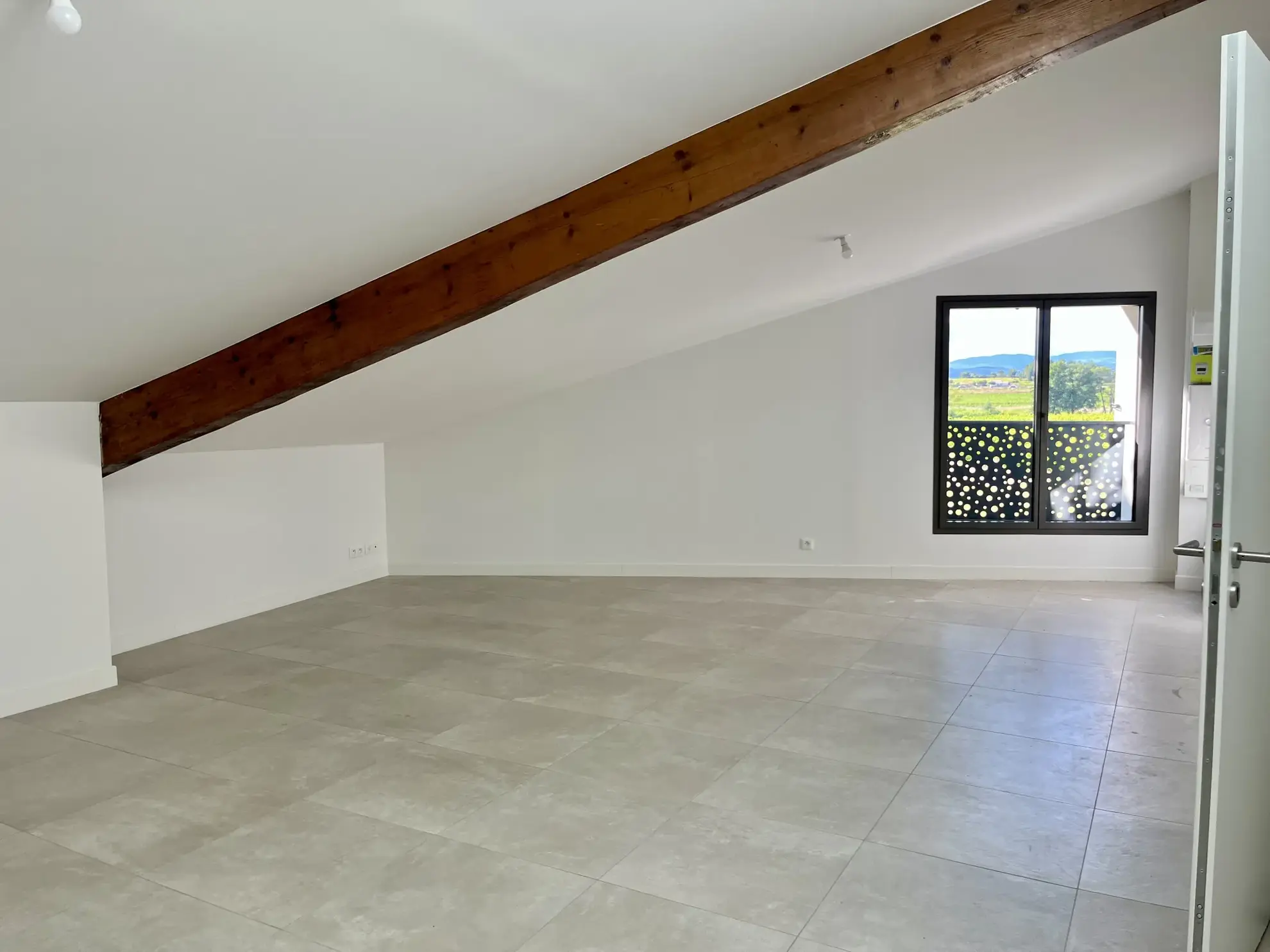 Appartement T3 Neuf à Gignac - Vue Dégagée, Charme et Confort 